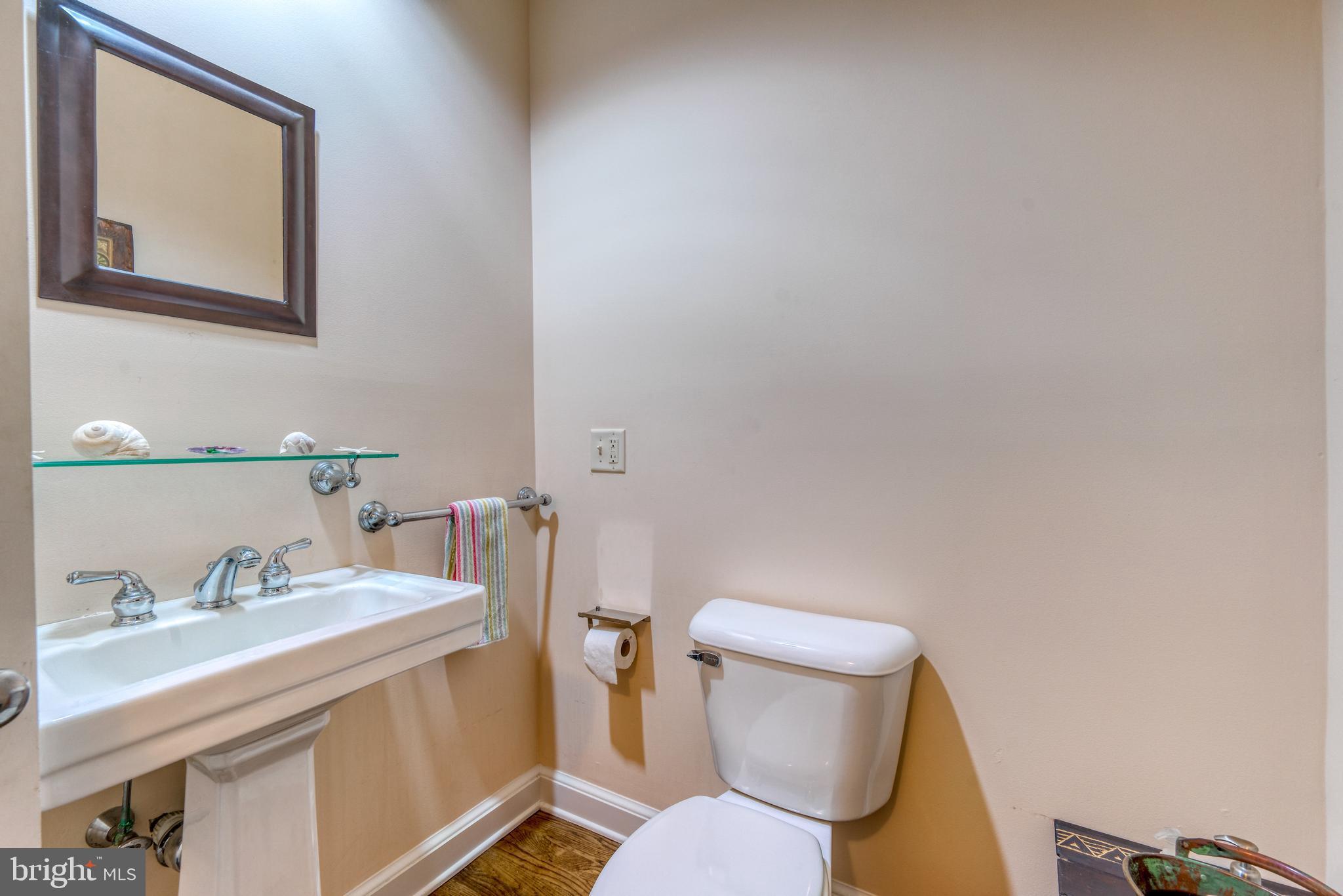 BROAD NECK - Residential