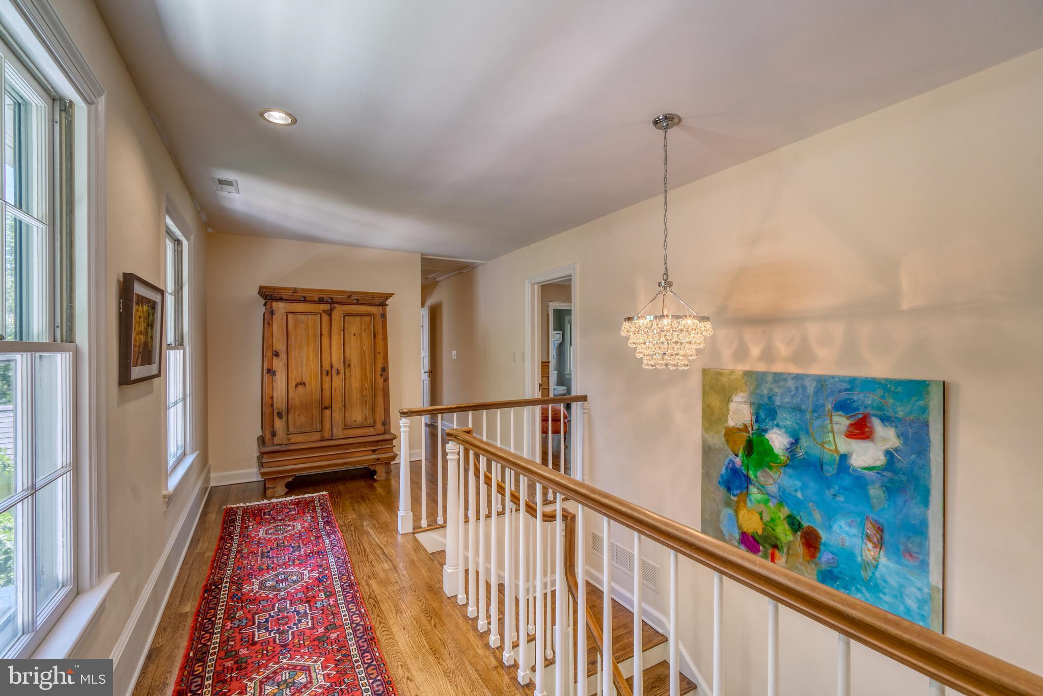 BROAD NECK - Residential