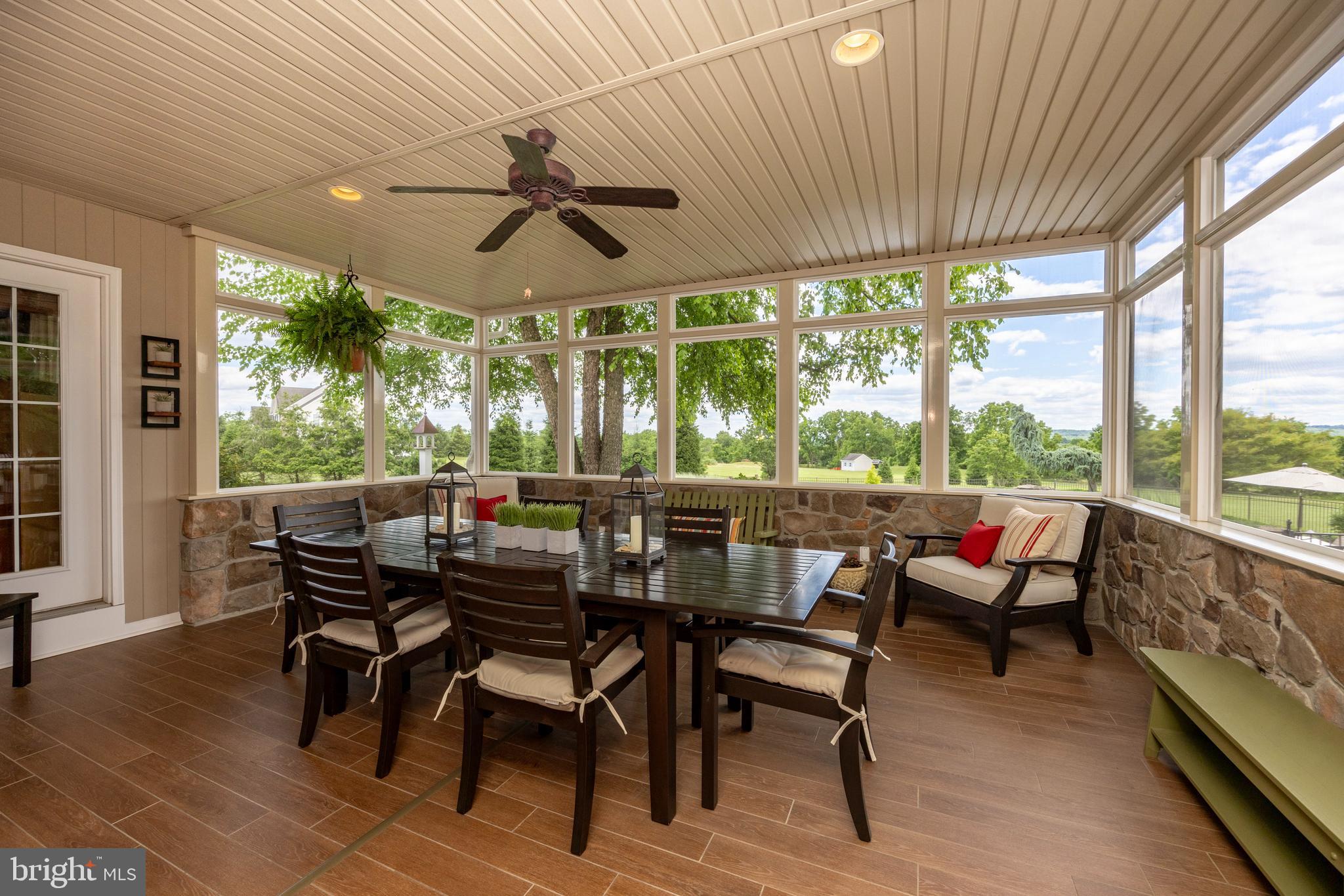 EAGLES PEAK - Residential