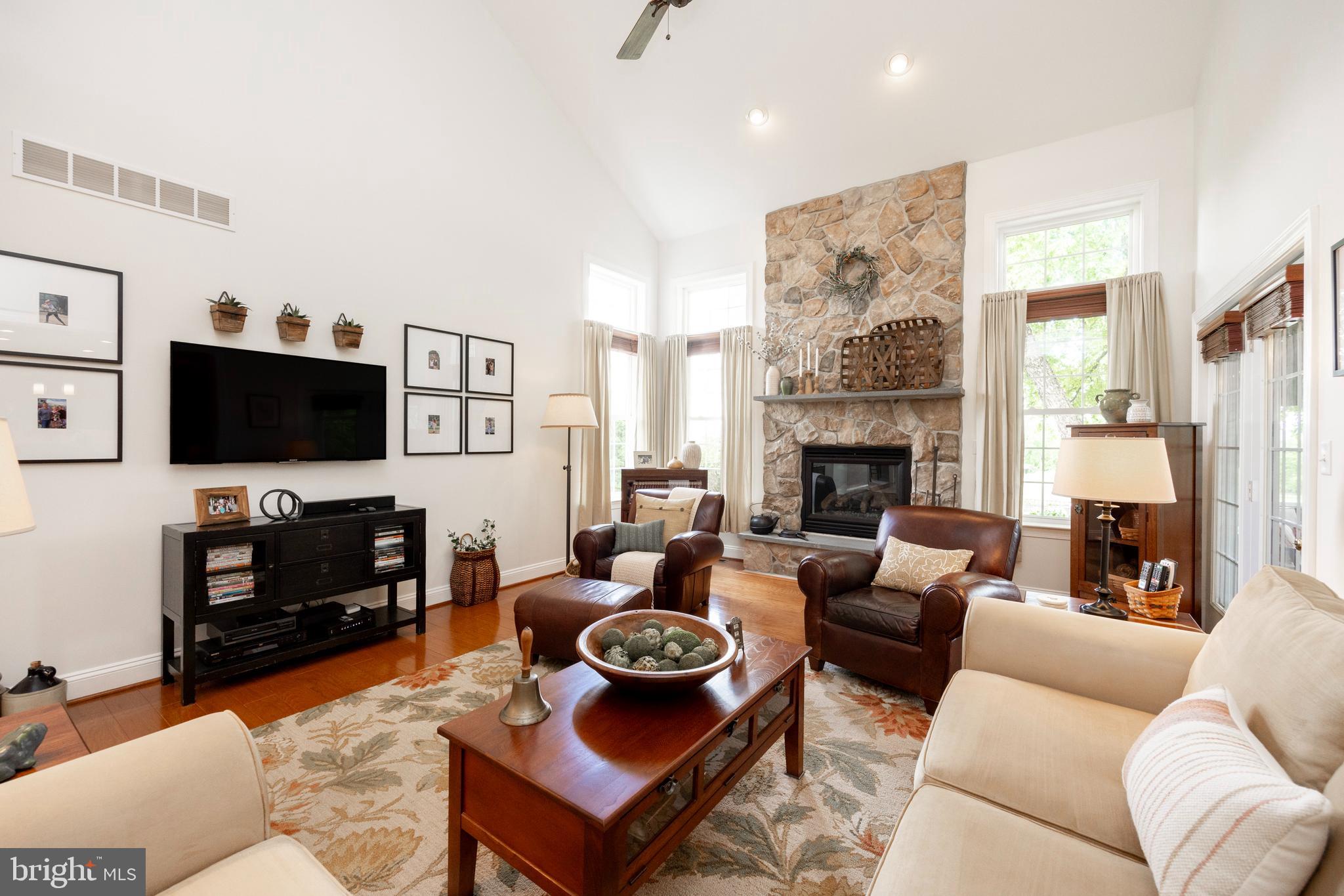 EAGLES PEAK - Residential