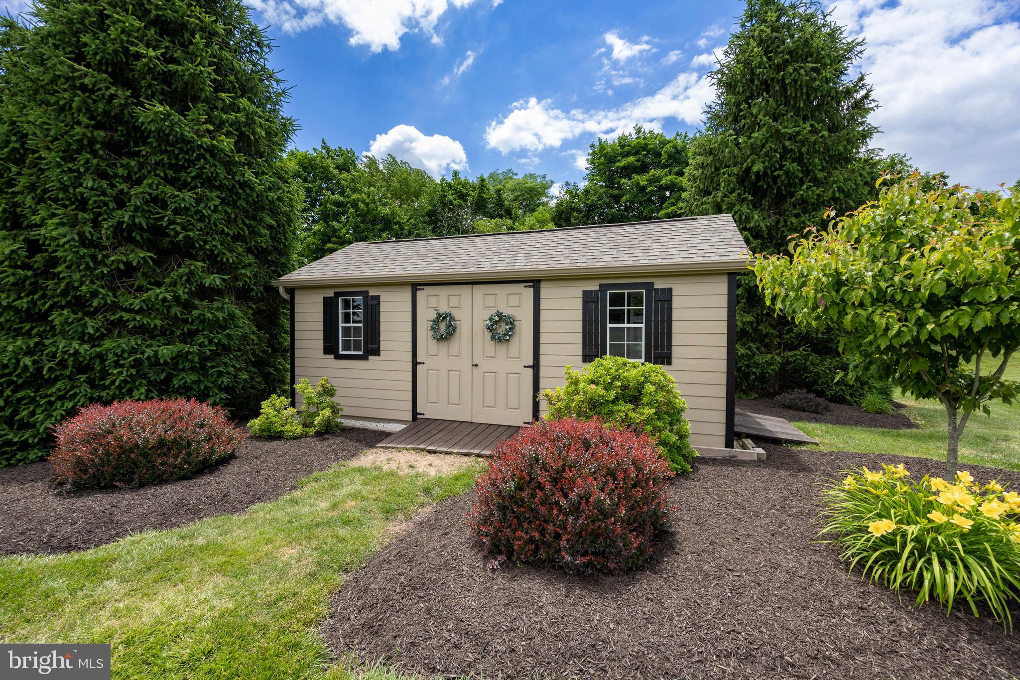 EAGLES PEAK - Residential