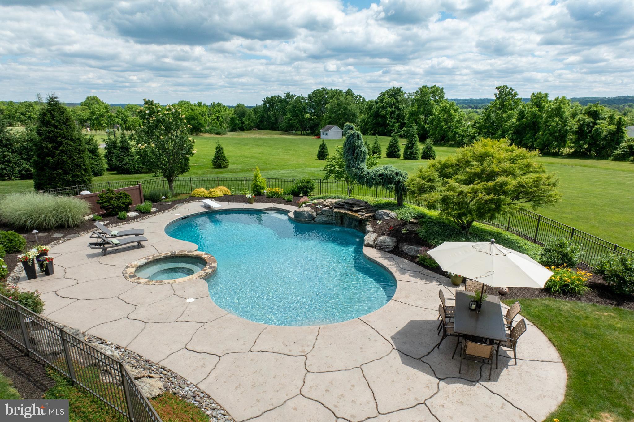 EAGLES PEAK - Residential