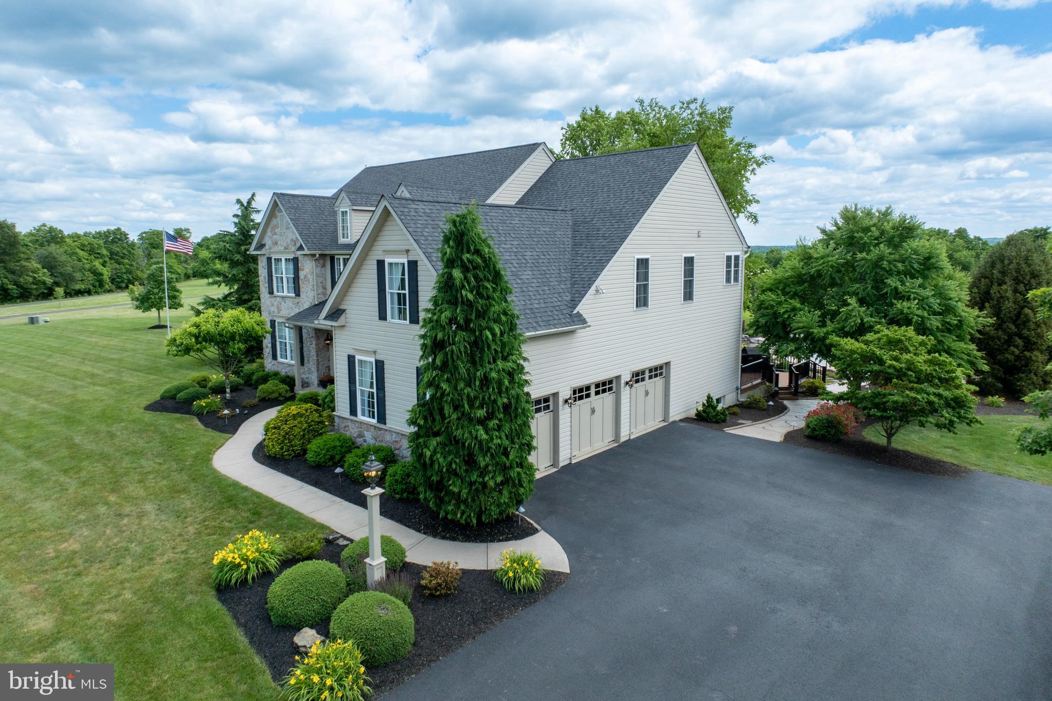 EAGLES PEAK - Residential