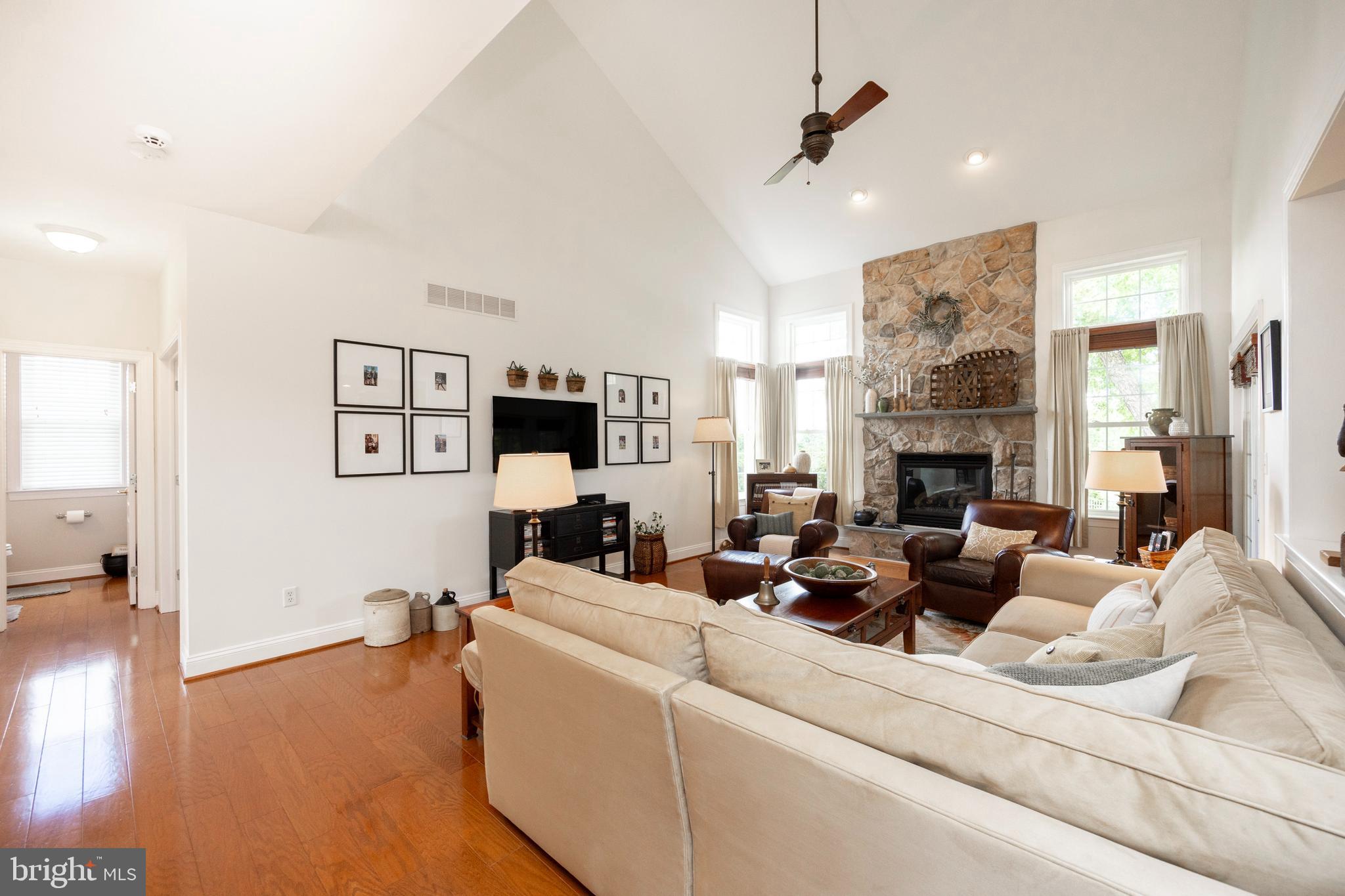 EAGLES PEAK - Residential