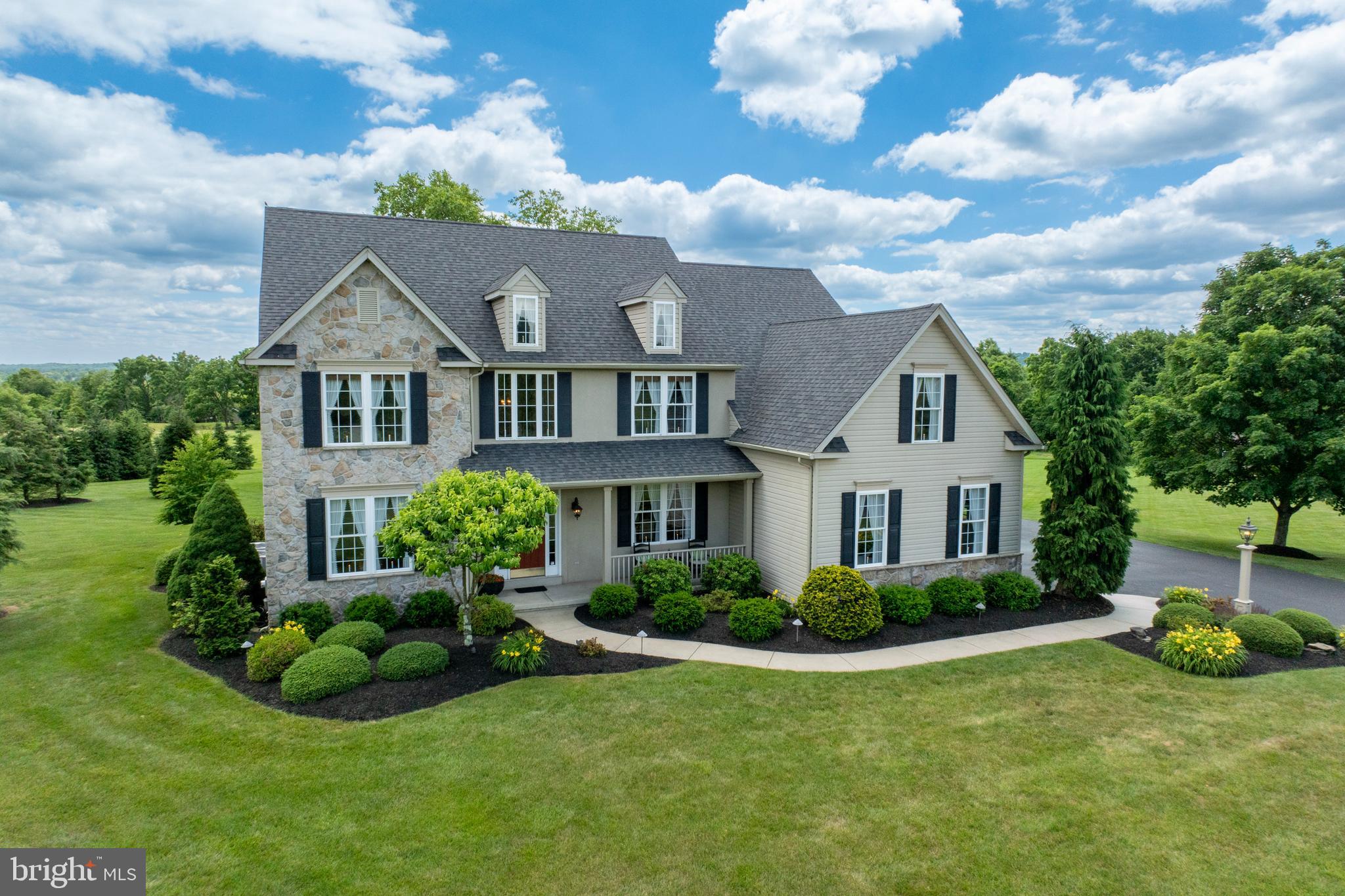 EAGLES PEAK - Residential