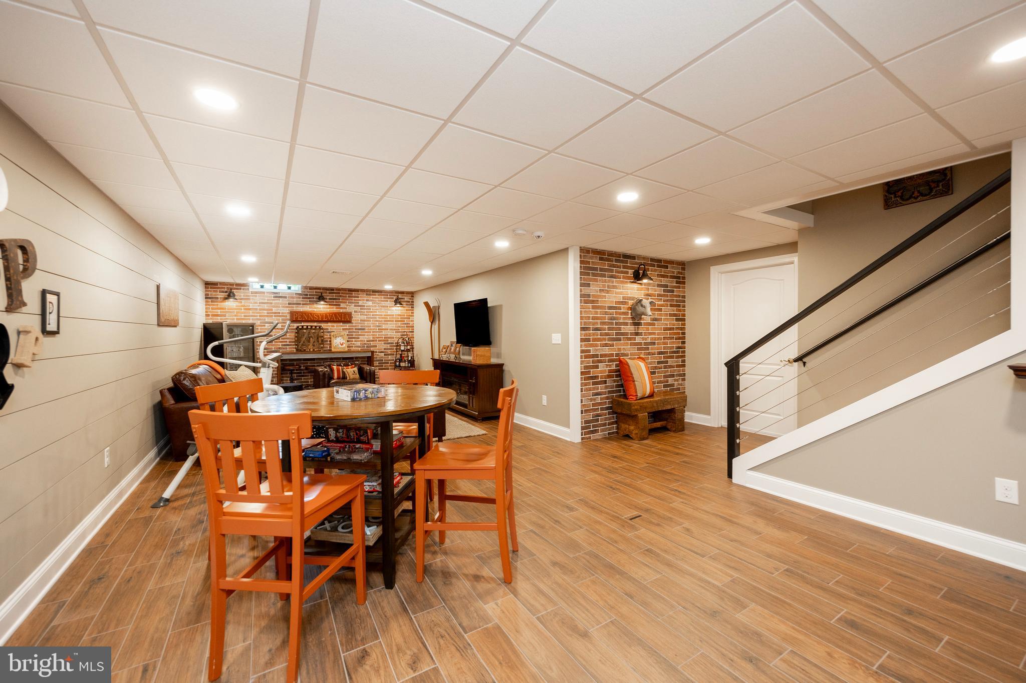 EAGLES PEAK - Residential