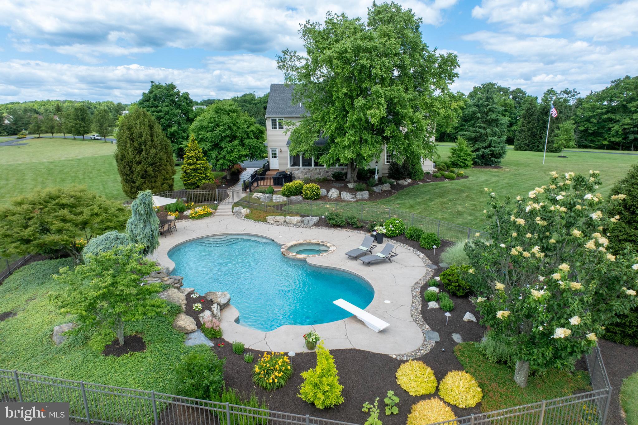 EAGLES PEAK - Residential