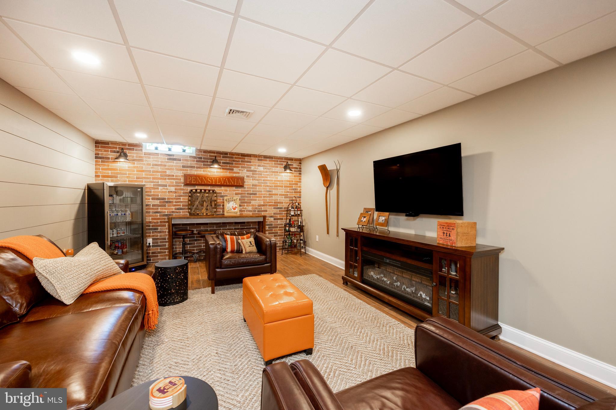 EAGLES PEAK - Residential