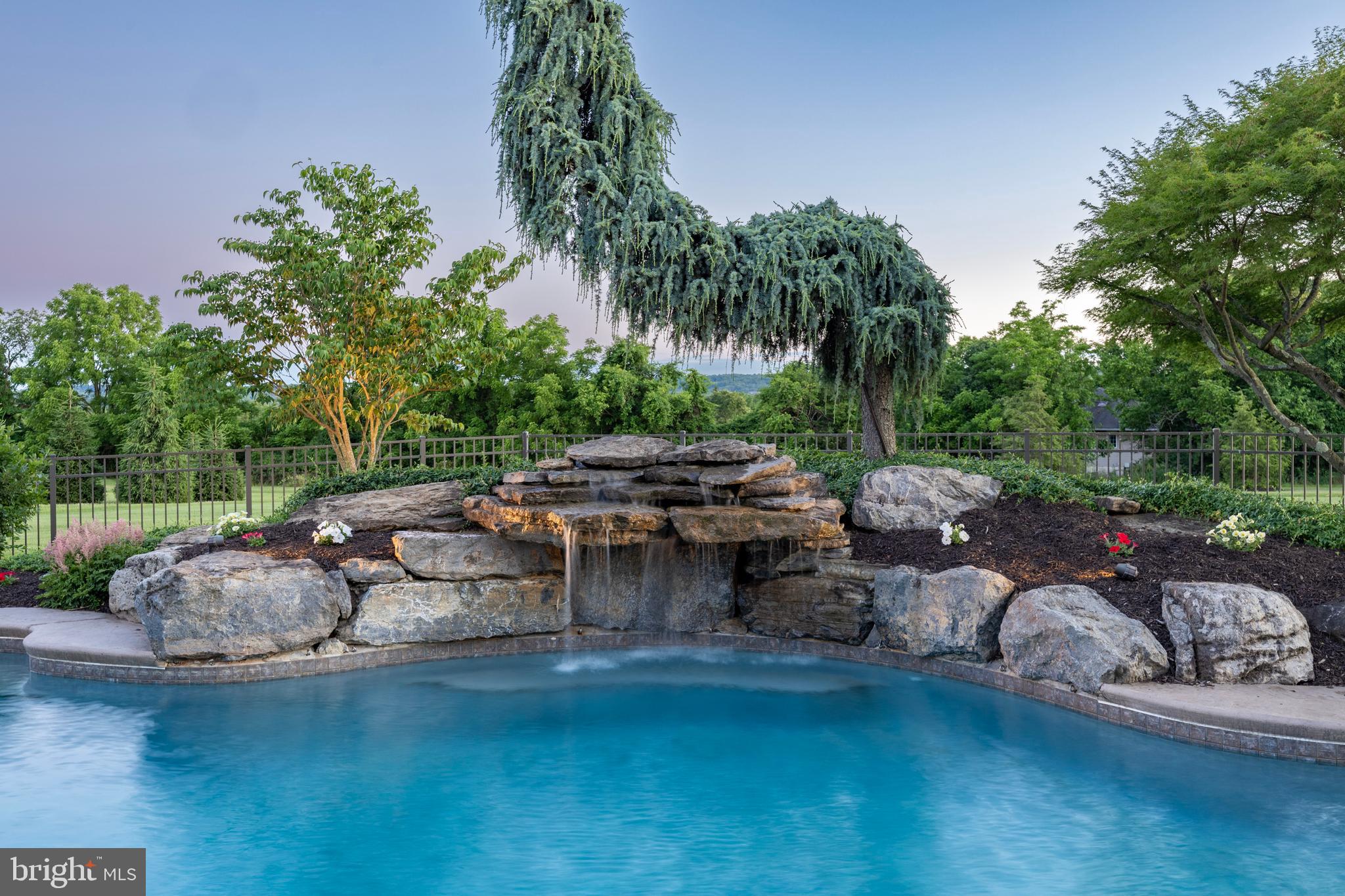 EAGLES PEAK - Residential