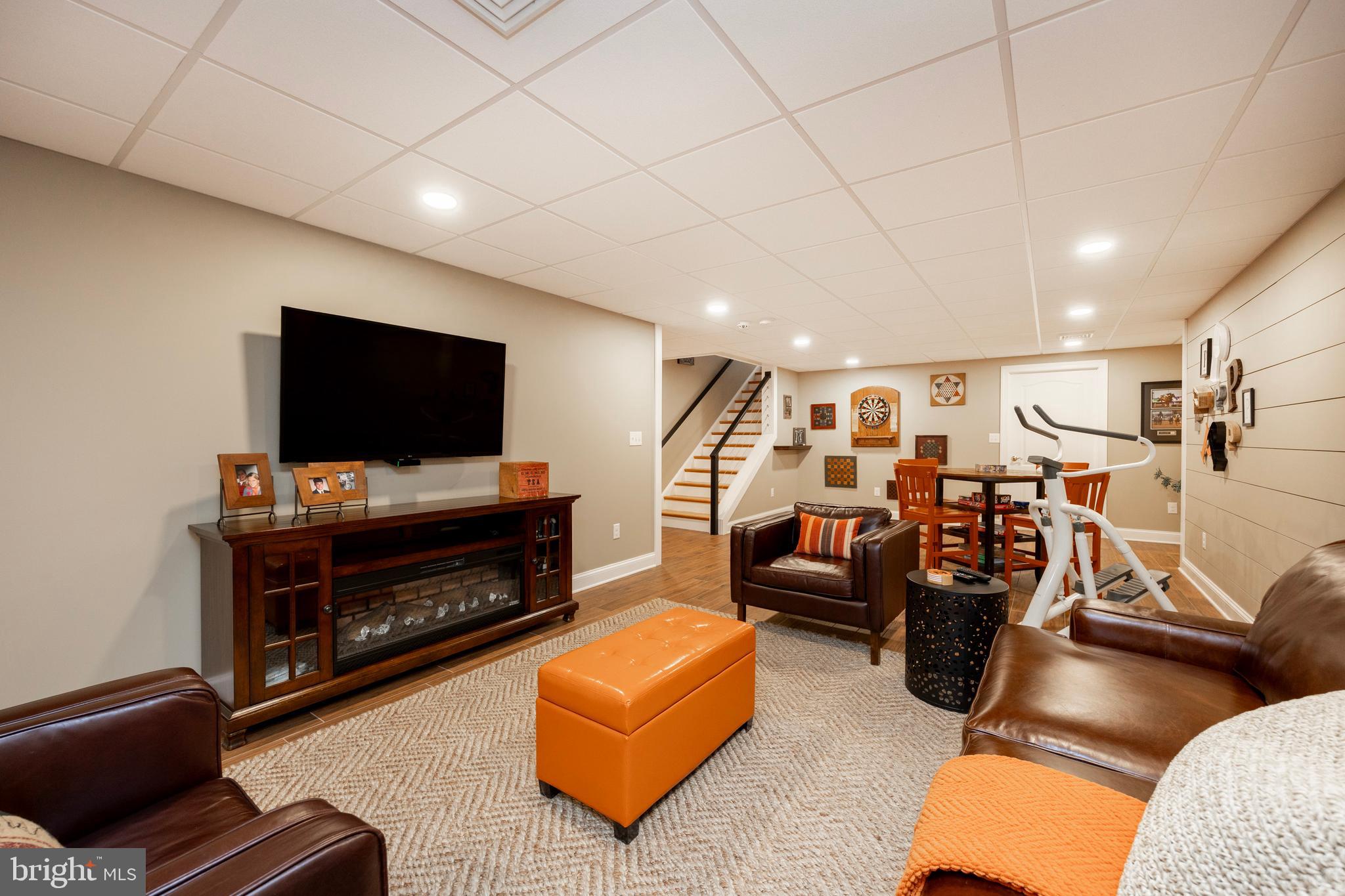 EAGLES PEAK - Residential