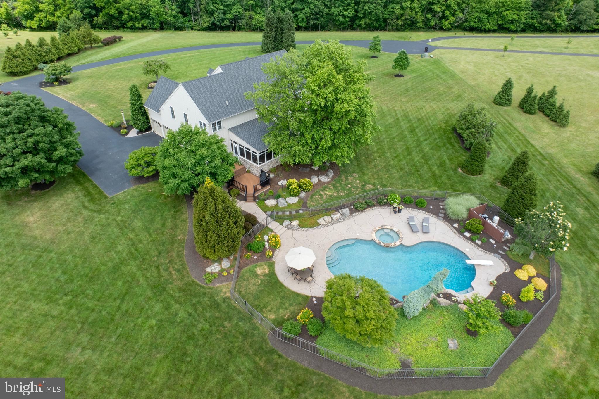 EAGLES PEAK - Residential