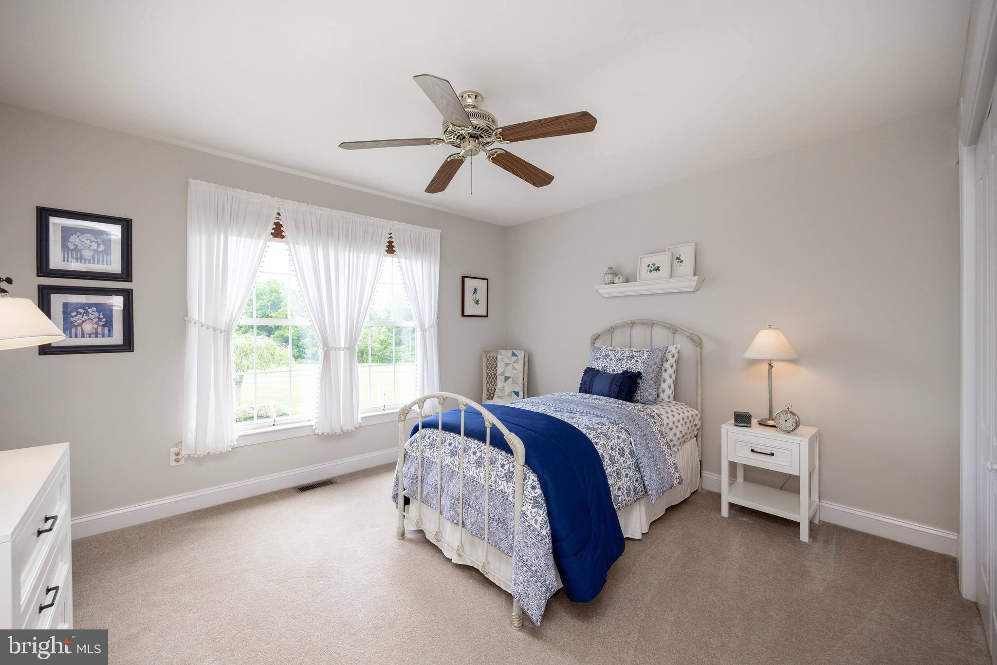 EAGLES PEAK - Residential