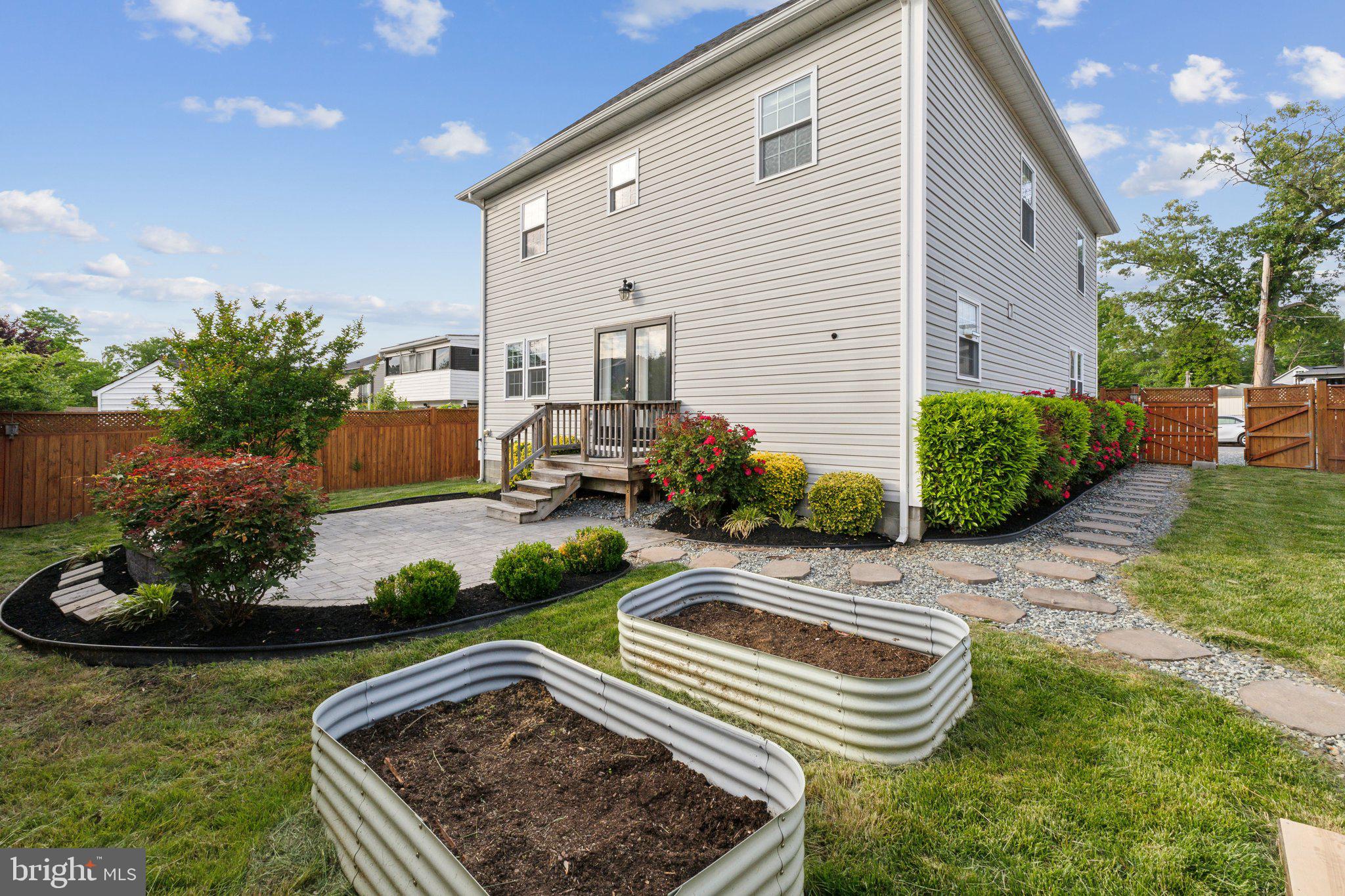 WHITE HOUSE HEIGHTS - Residential