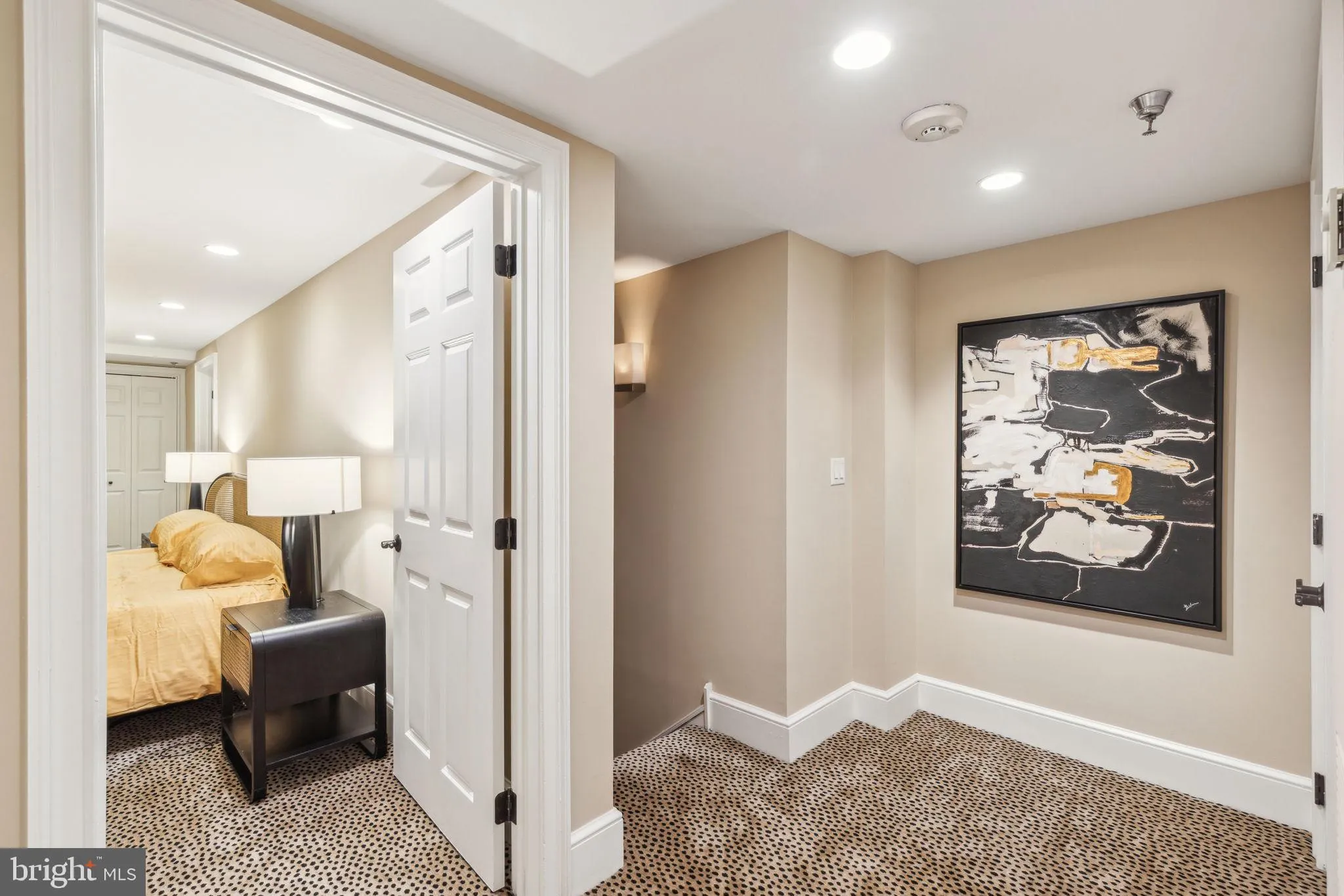 Philadelphia, Pennsylvania 19102, United States, 2 Bedrooms Bedrooms, ,3 BathroomsBathrooms,Residential,Active,215164