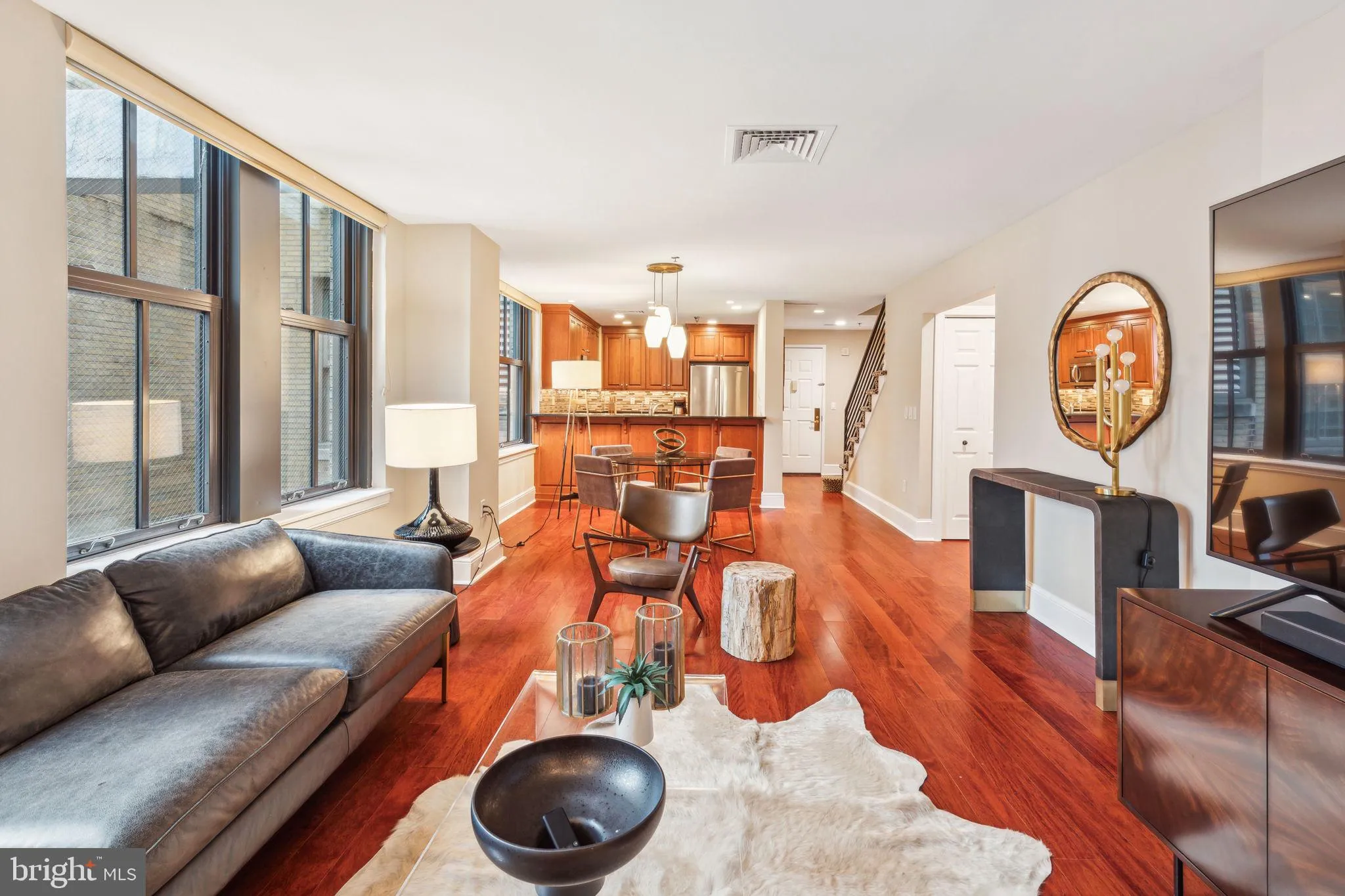 Philadelphia, Pennsylvania 19102, United States, 2 Bedrooms Bedrooms, ,3 BathroomsBathrooms,Residential,Active,215164