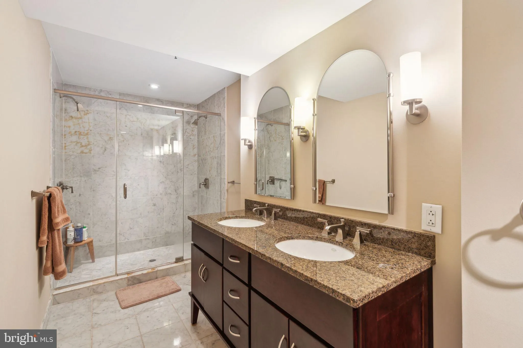 Philadelphia, Pennsylvania 19102, United States, 2 Bedrooms Bedrooms, ,3 BathroomsBathrooms,Residential,Active,215164