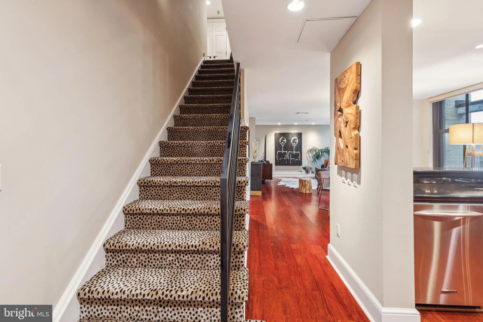 Philadelphia, Pennsylvania 19102, United States, 2 Bedrooms Bedrooms, ,3 BathroomsBathrooms,Residential,Active,215164