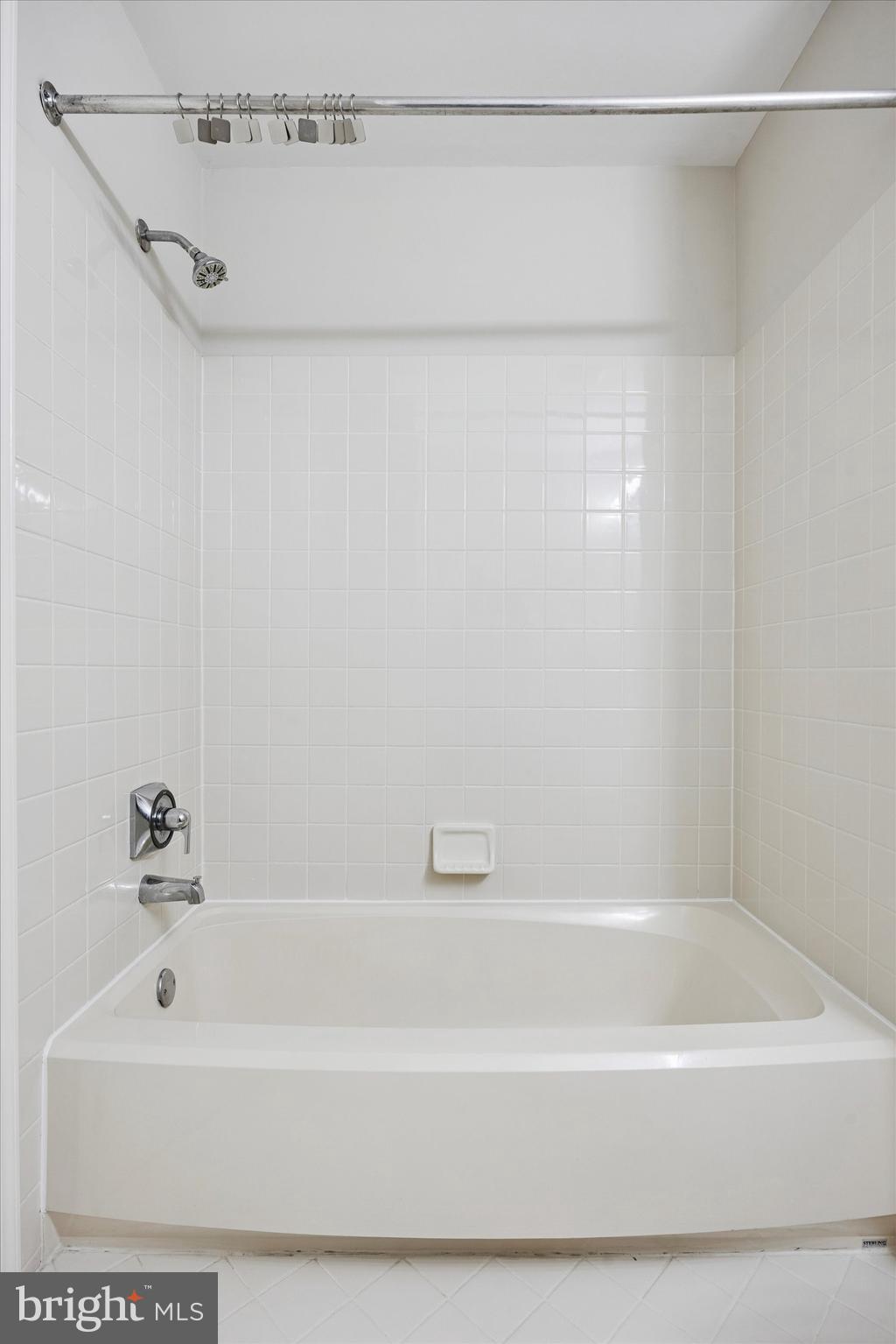 MAKEFIELD GLEN - Residential