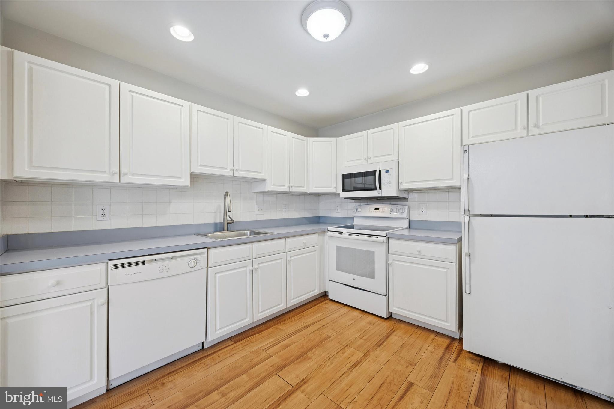 MAKEFIELD GLEN - Residential