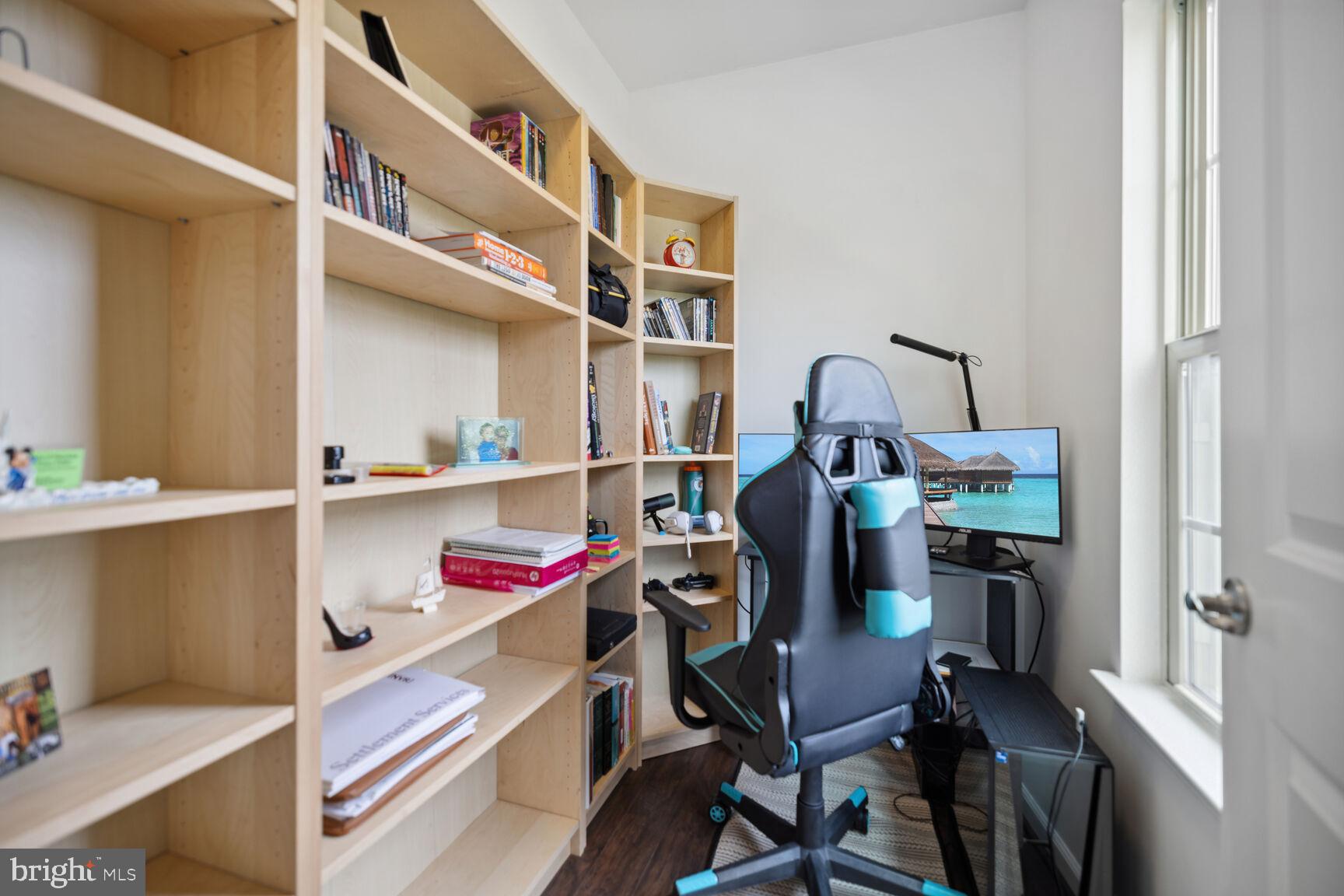 OAKDALE VILLAGE - Residential