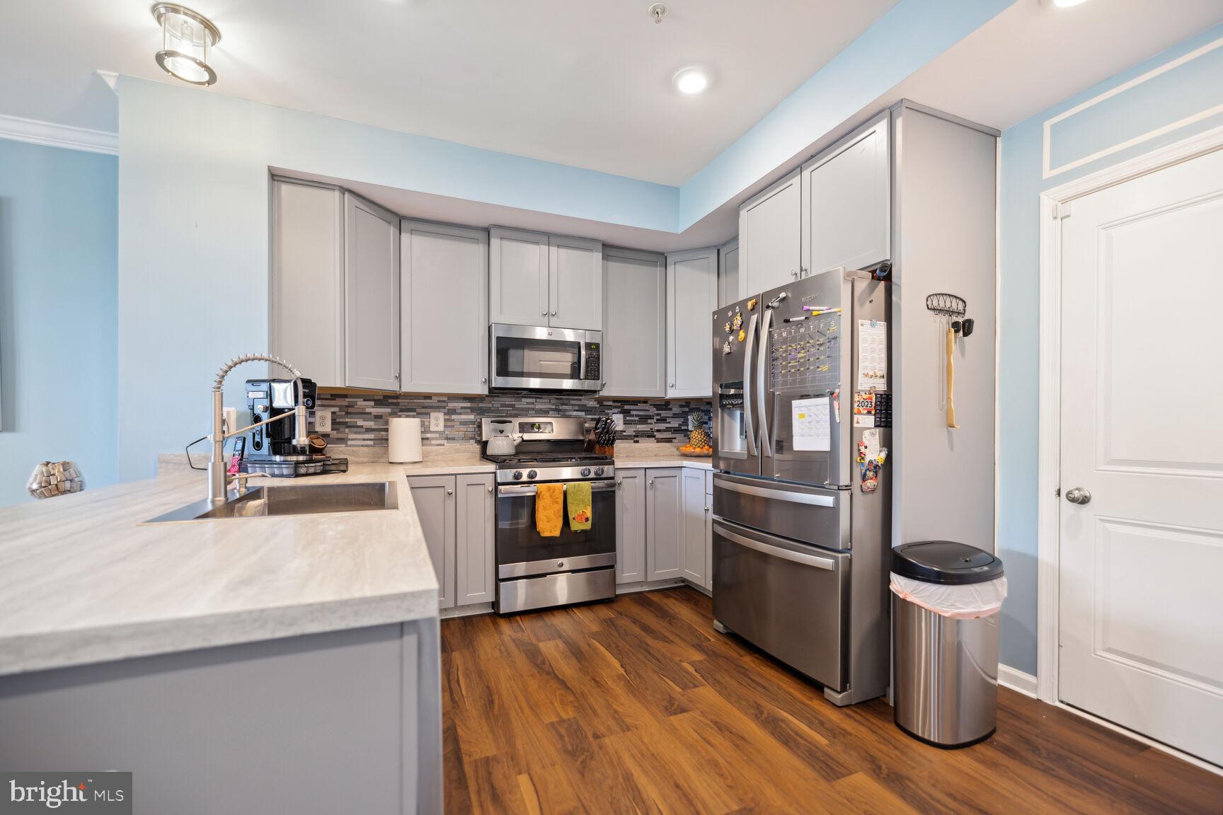 OAKDALE VILLAGE - Residential