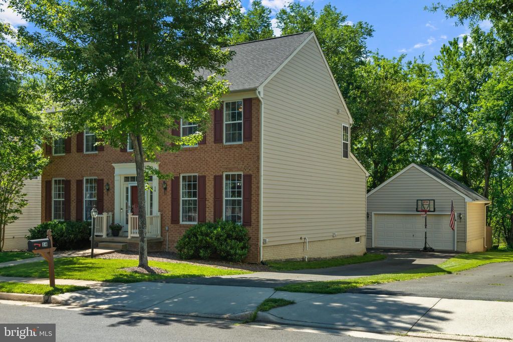 Photo of 14 Cooper Run Street, LOVETTSVILLE, VA 20180 (MLS # VALO2126926)