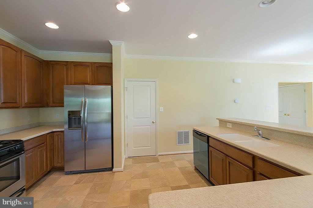 THE LAKES AT MARTINSBURG - Residential Lease