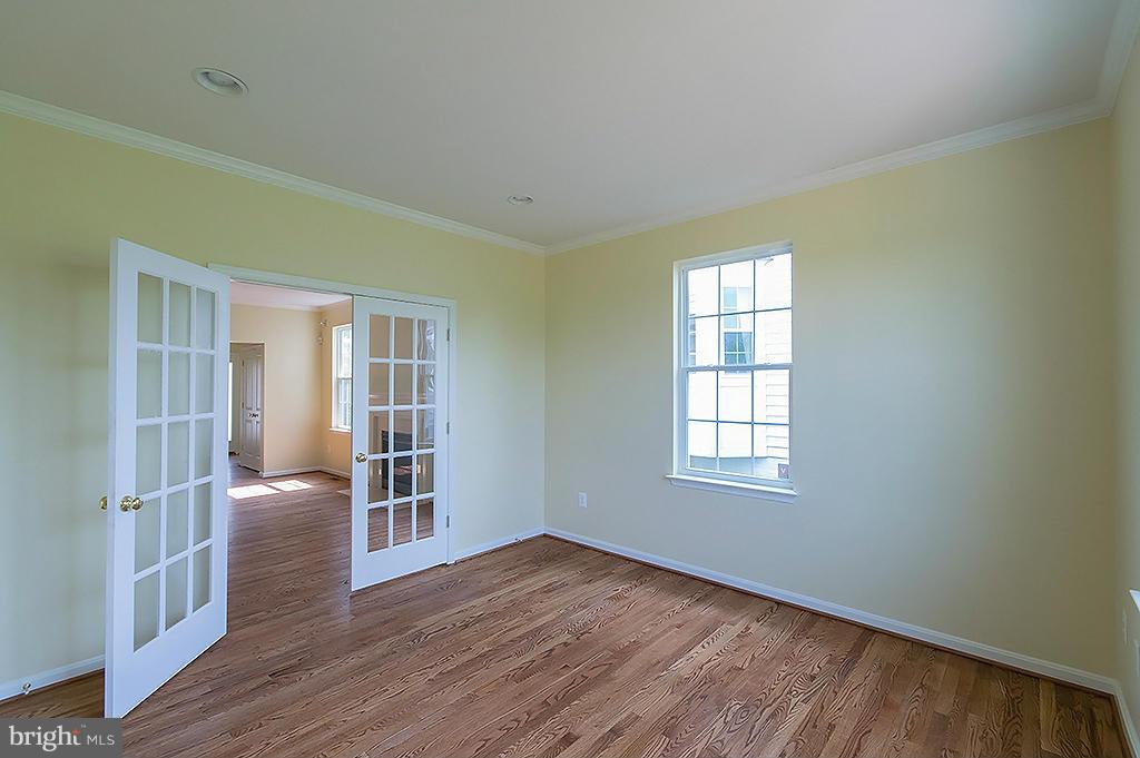 THE LAKES AT MARTINSBURG - Residential Lease