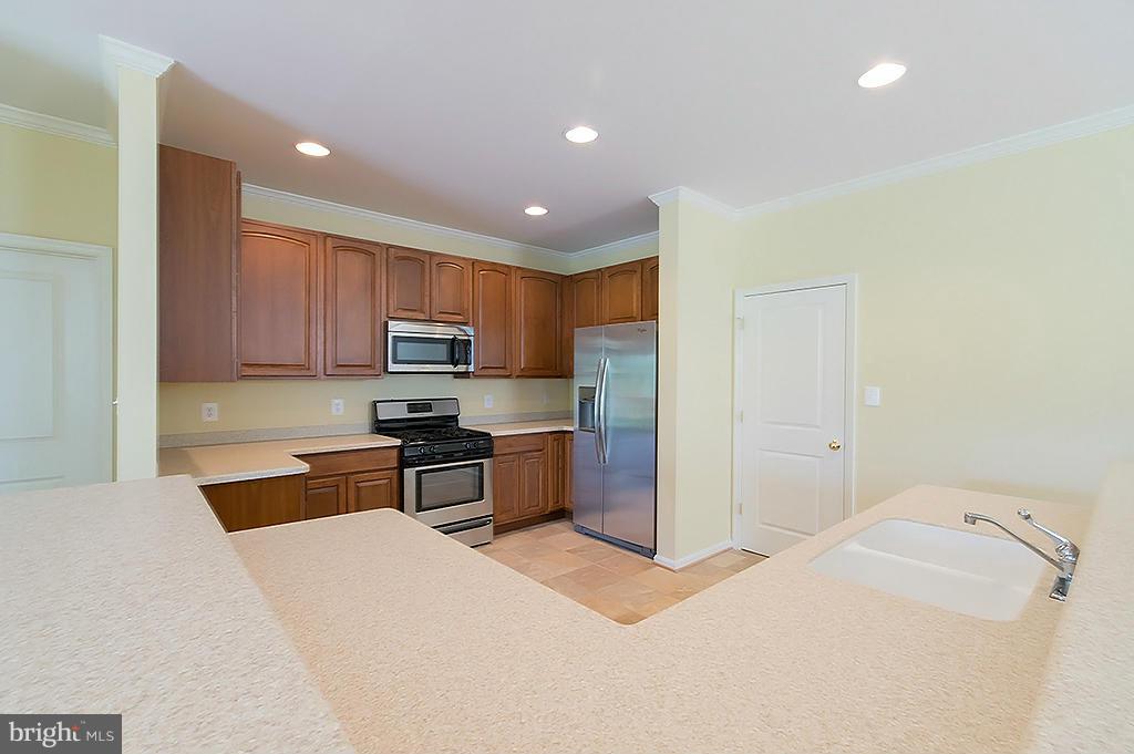 THE LAKES AT MARTINSBURG - Residential Lease