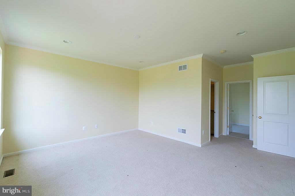 THE LAKES AT MARTINSBURG - Residential Lease