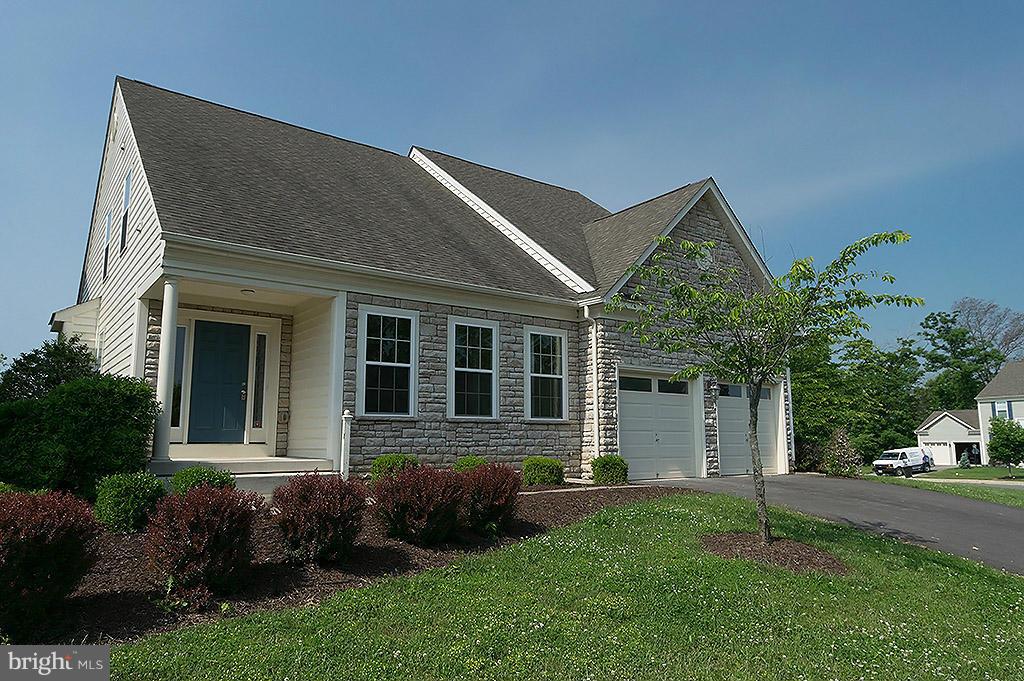 THE LAKES AT MARTINSBURG - Residential Lease