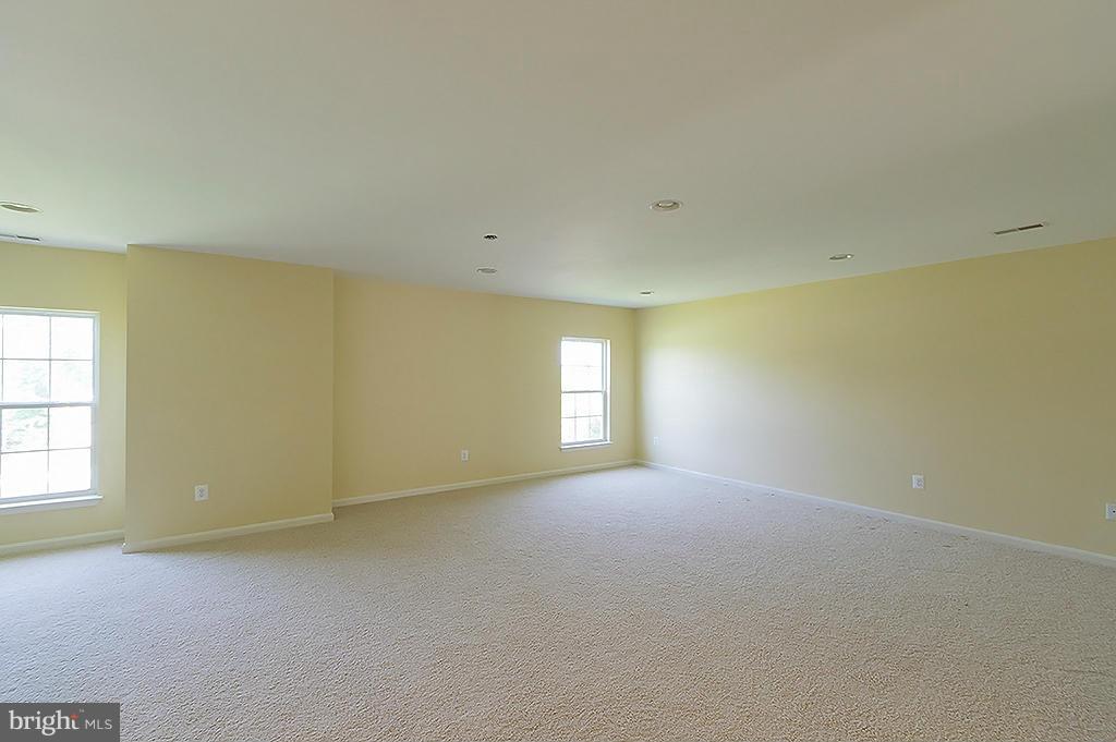 THE LAKES AT MARTINSBURG - Residential Lease