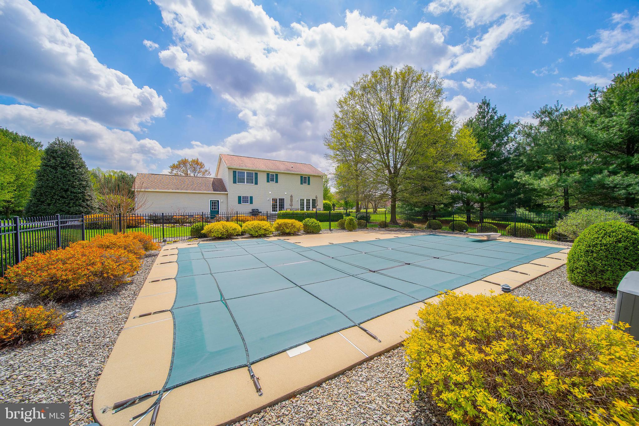 STRAWBERRY HILL - Residential