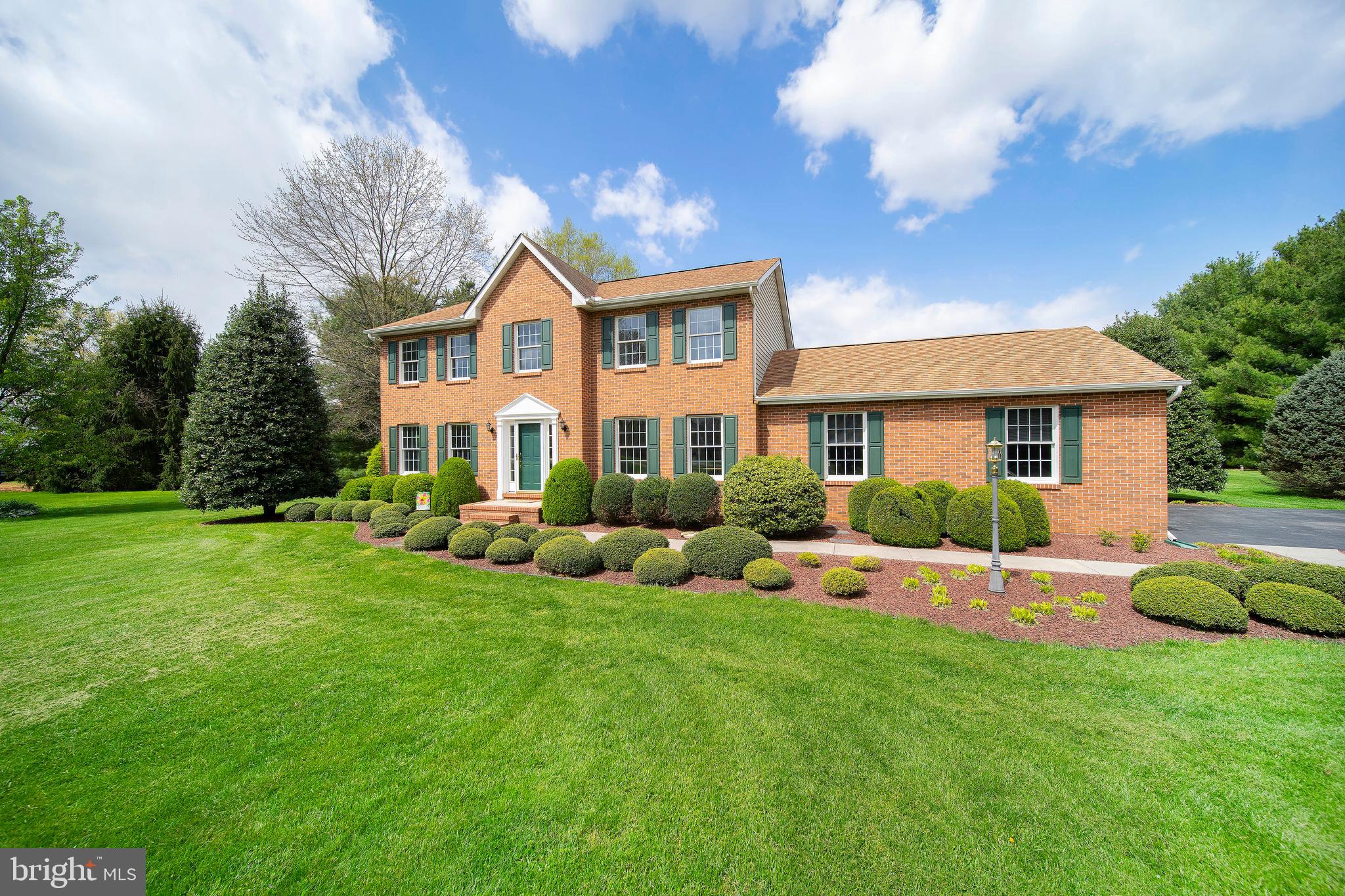 STRAWBERRY HILL - Residential