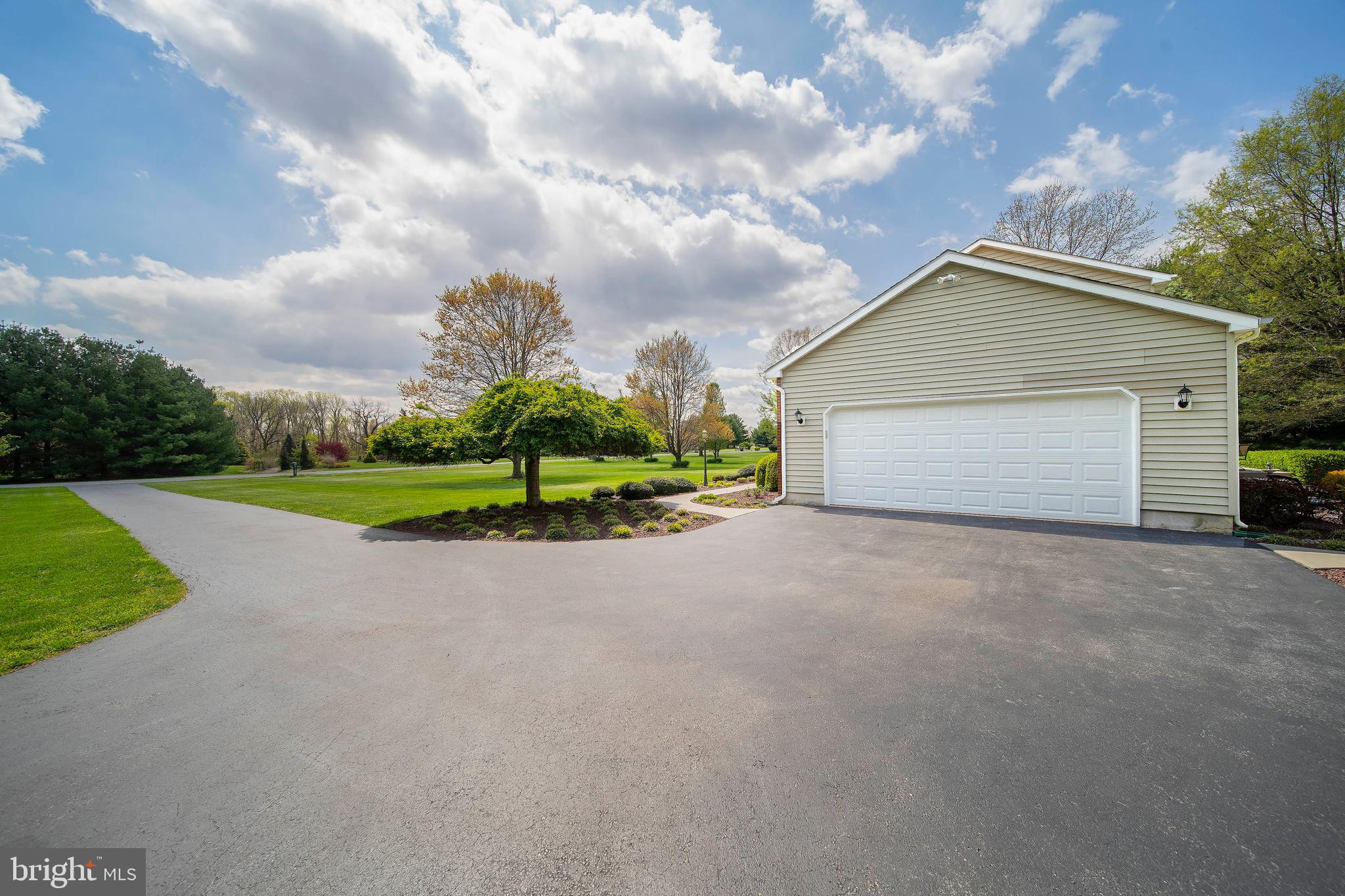 STRAWBERRY HILL - Residential