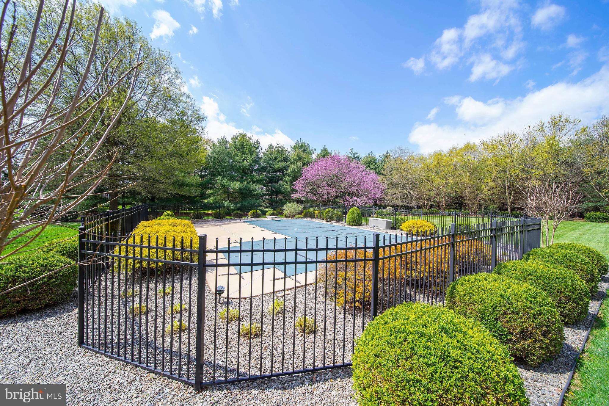 STRAWBERRY HILL - Residential