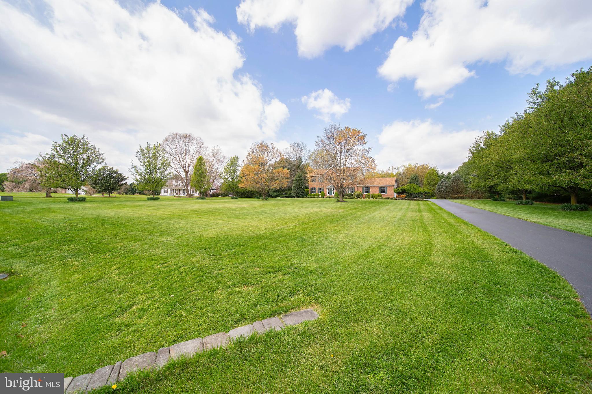 STRAWBERRY HILL - Residential