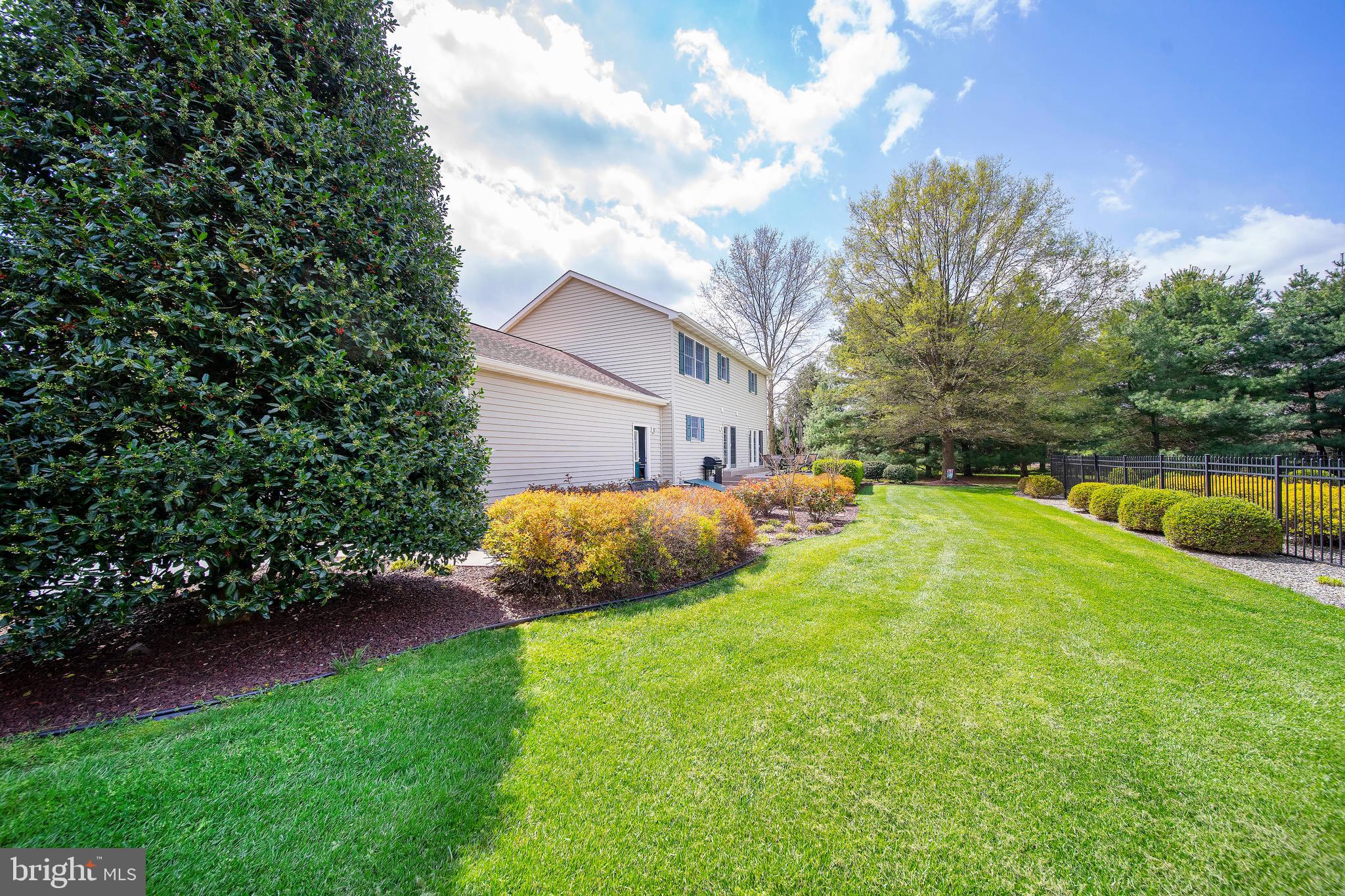 STRAWBERRY HILL - Residential