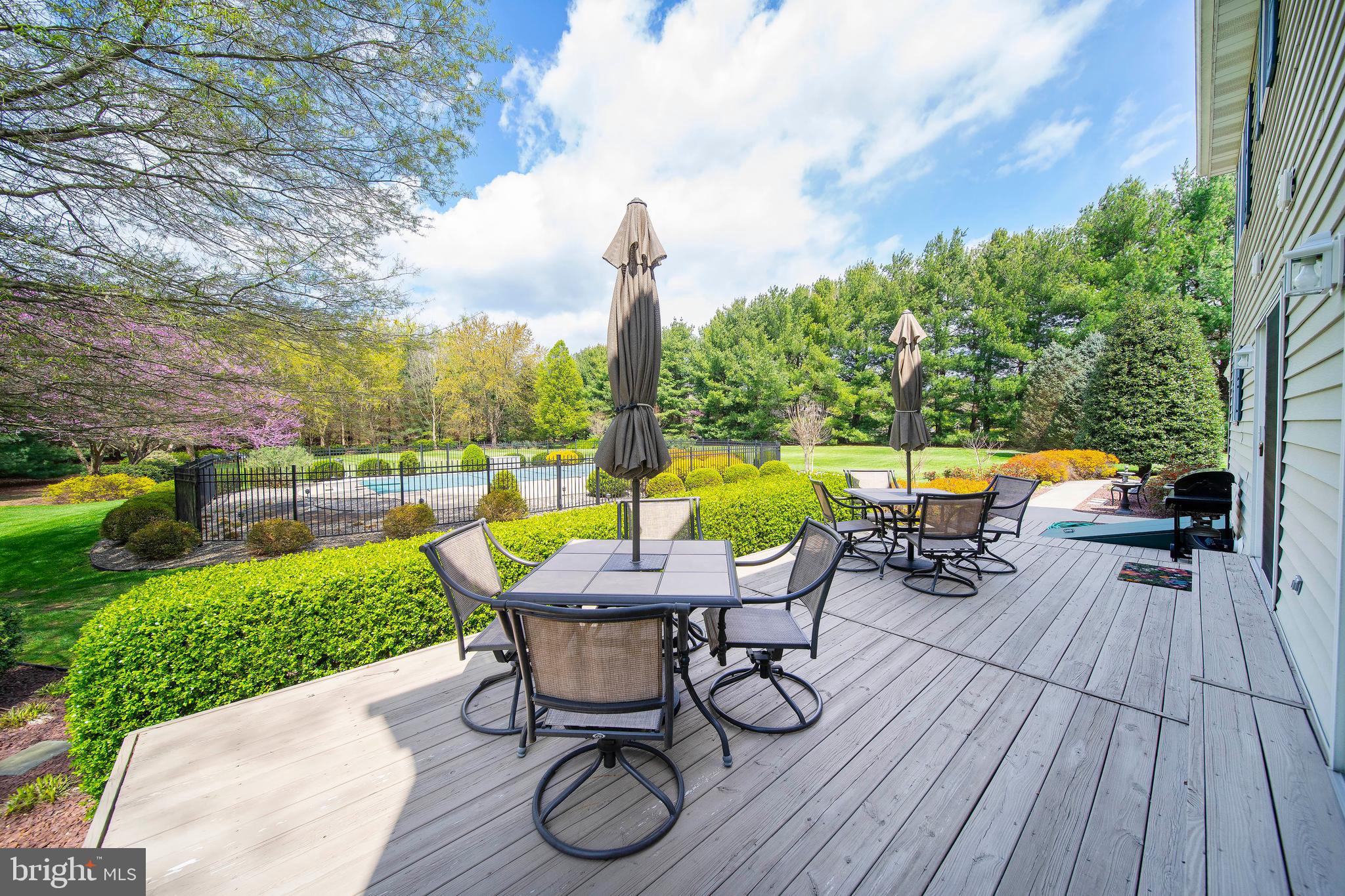 STRAWBERRY HILL - Residential