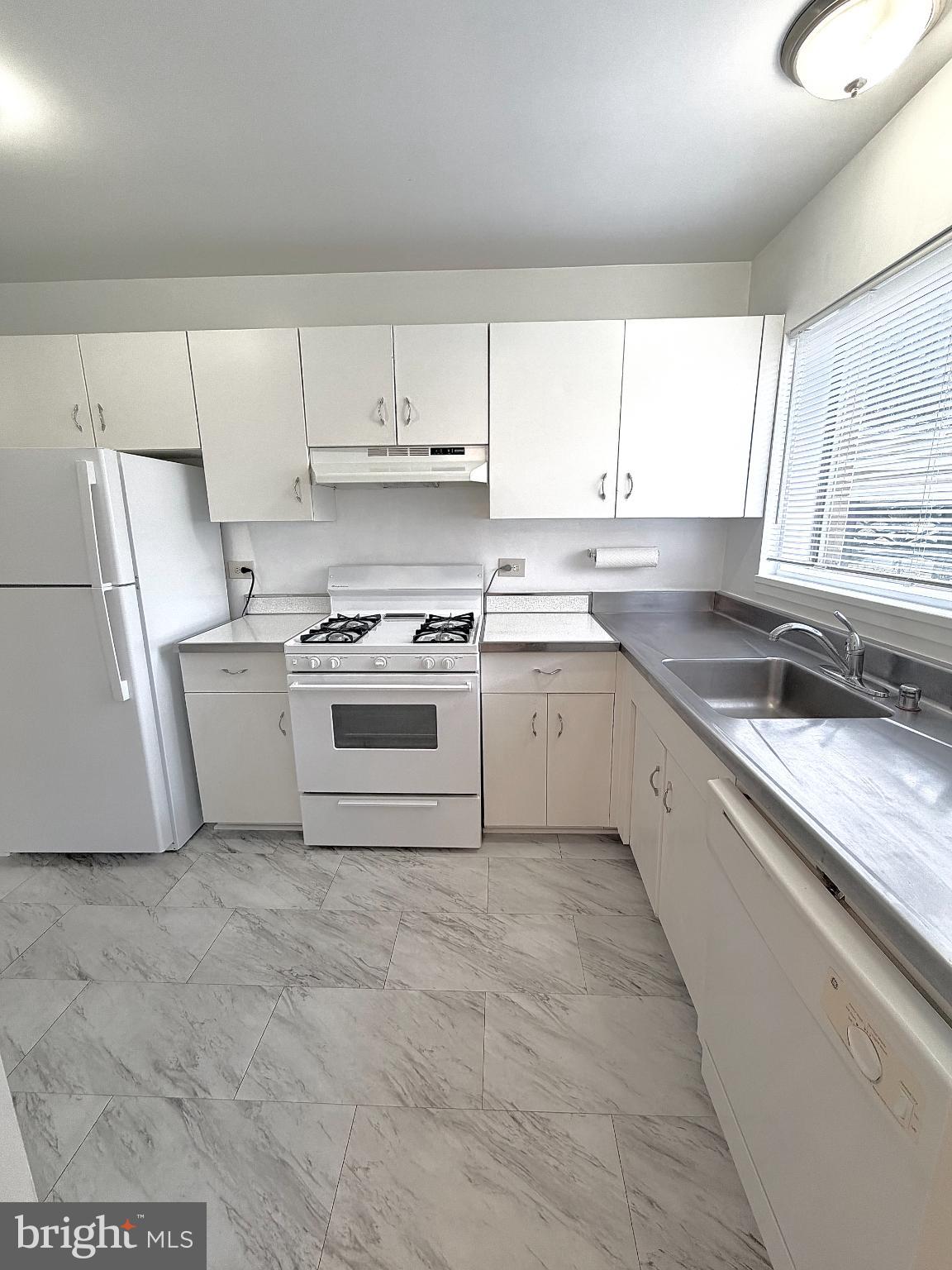 PARKSIDE CONDOMINIUMS - Residential Lease