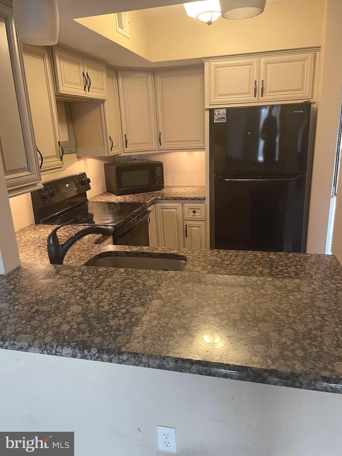 SUMMIT HOUSE - Residential