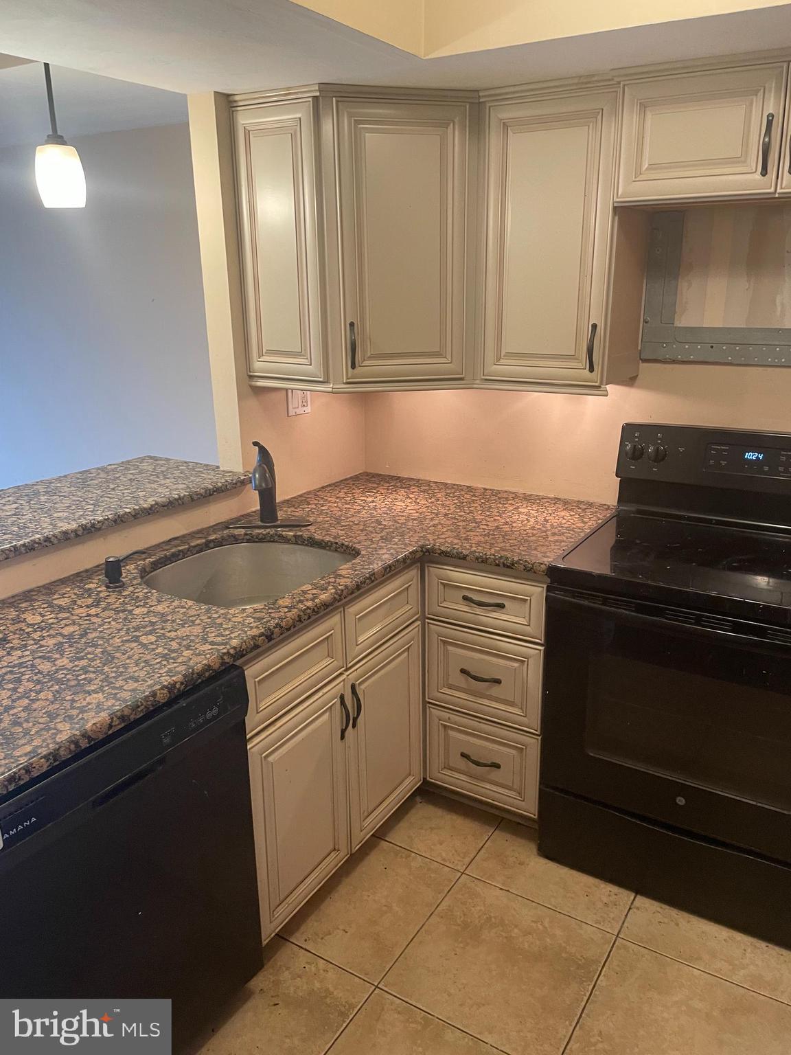 SUMMIT HOUSE - Residential