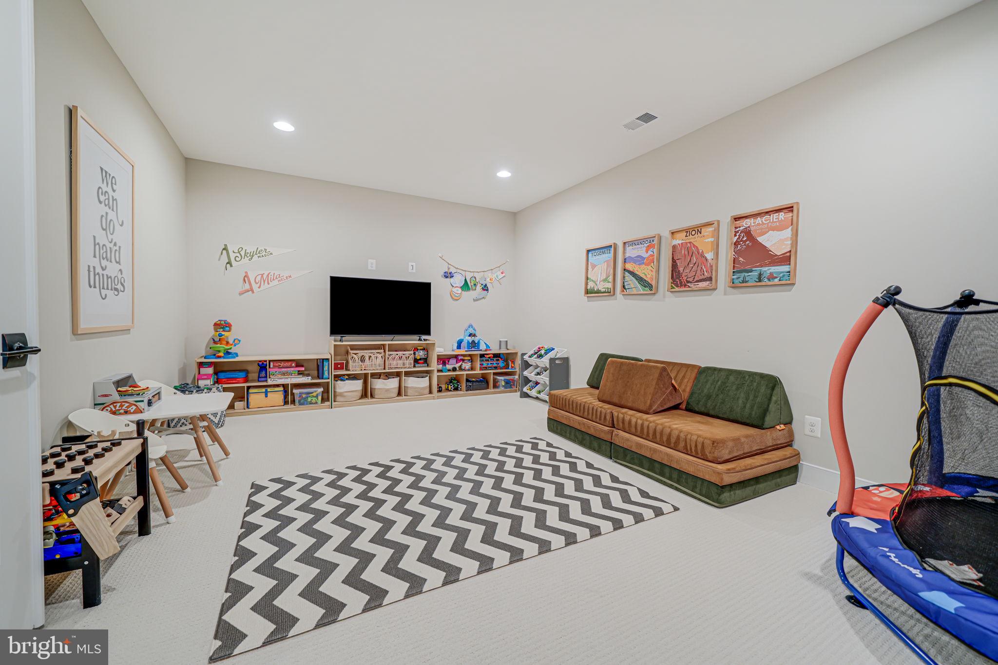 VIENNA WOODS - Residential