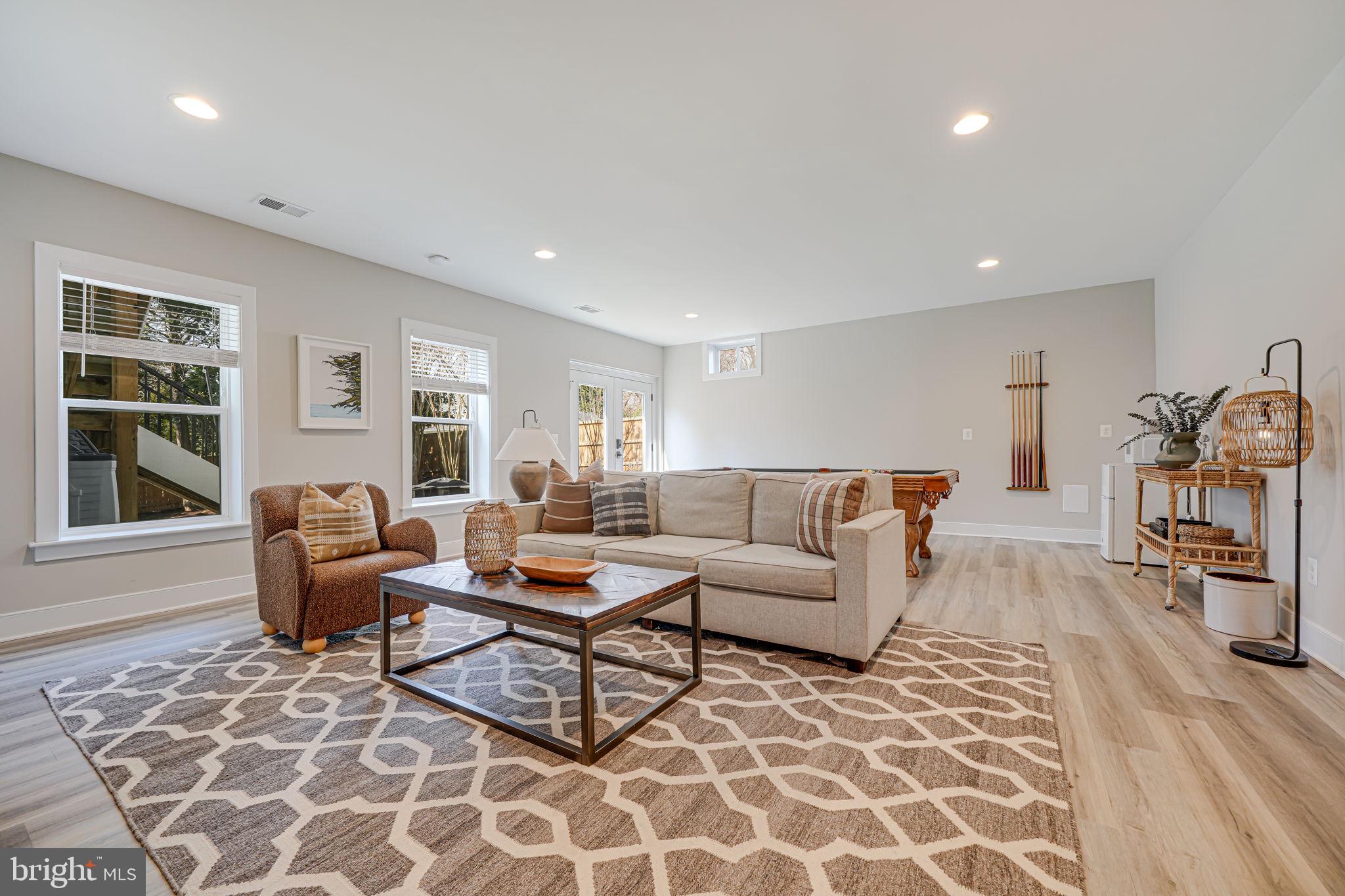 VIENNA WOODS - Residential