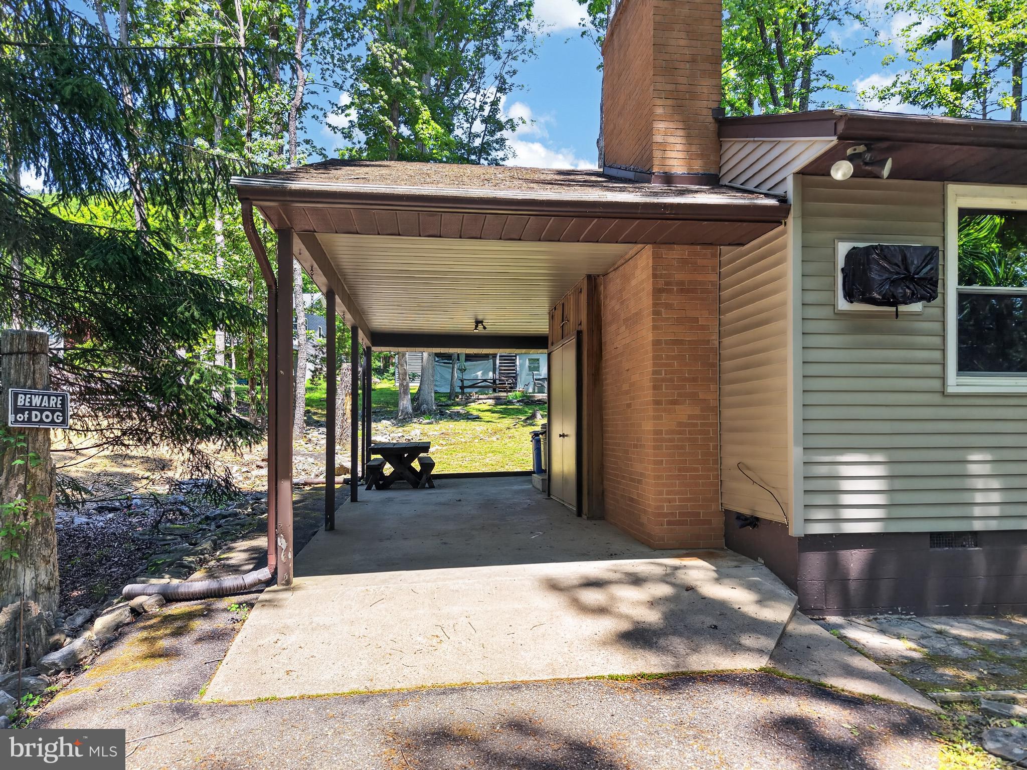 18 WHITE OAK ROAD
