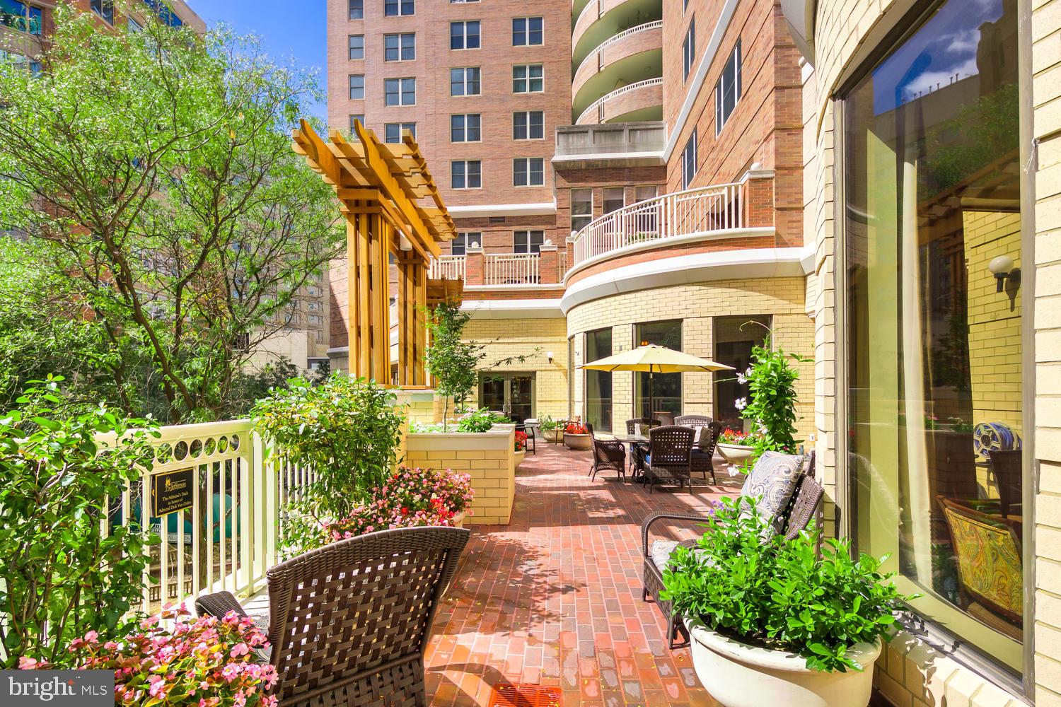 THE JEFFERSON - SUNRISE SENIOR LIVING - Residential