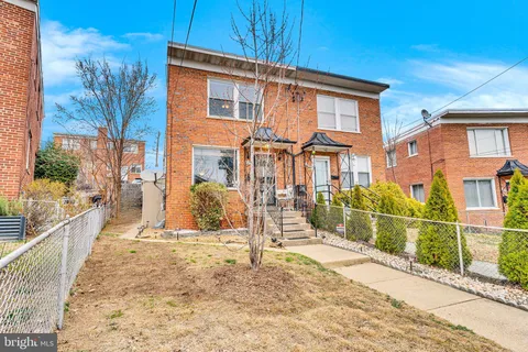1254 Farragut Place NE, Washington, DC MLS: DCDC2189498