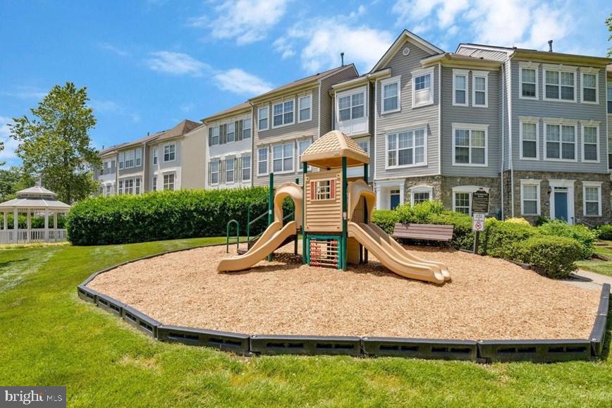 21776 DRAGONS GREEN SQUARE