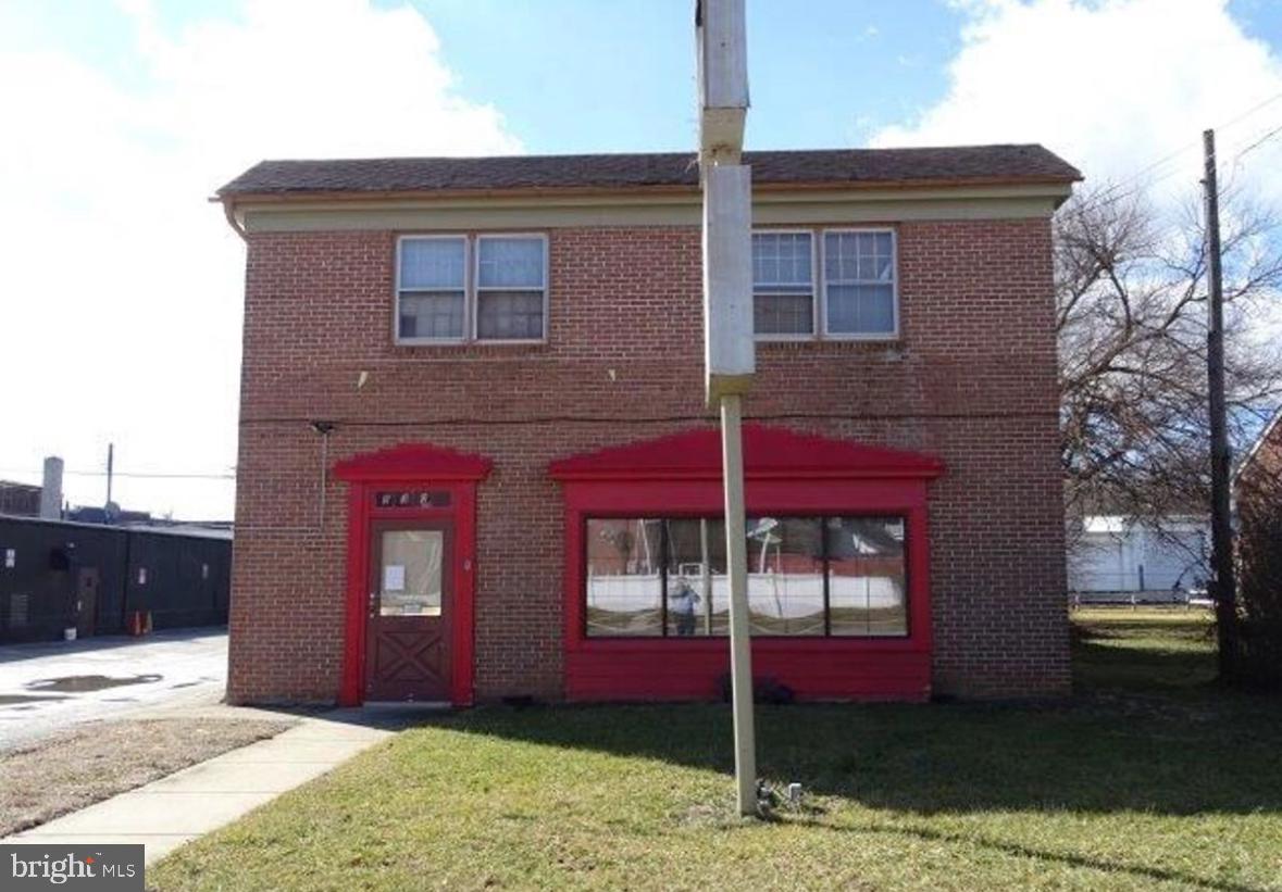 This 3,948 rented SF two-story mixed-use building is zoned CM and situated on a 7,013 SF lot in York City. The unit on the first floor is leased to a church for $1,200/month, and the unit on the second floor features a 2-bedroom, 1-bath residential unit rented at $875/month. The building includes a large basement for storage or future use and a 2,000 SF asphalt parking lot providing convenient on-site parking.
The property is equipped with municipal water/sewer, forced air heating, and central cooling. This is an excellent investment opportunity for an owner-user or entrepreneur looking to operate a business on the first floor while generating passive income from the second floor.