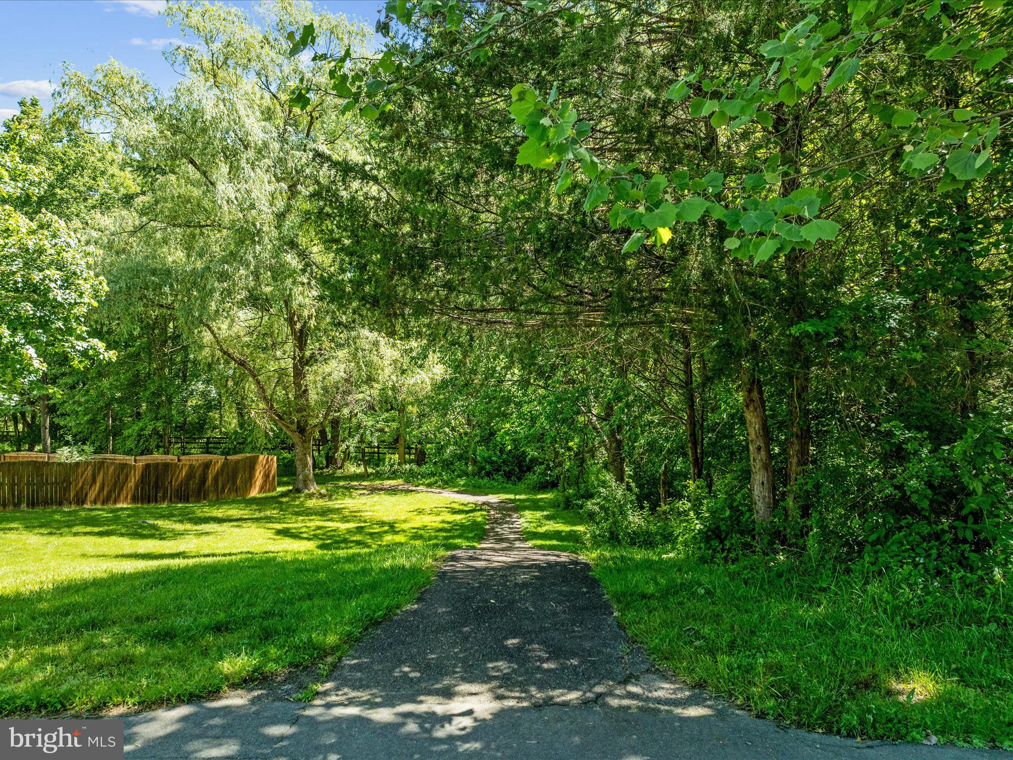 BUCKLAND OAKS - Residential